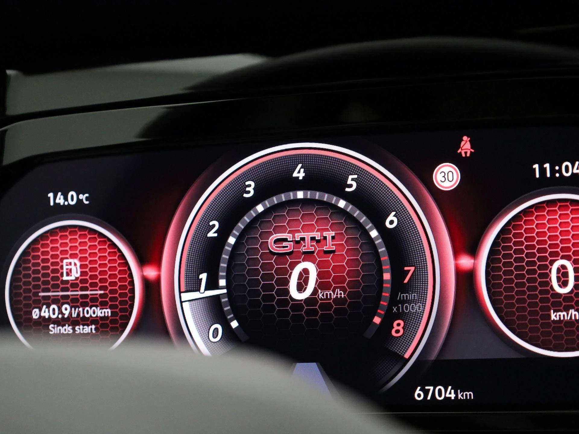 Volkswagen-Golf-image-24