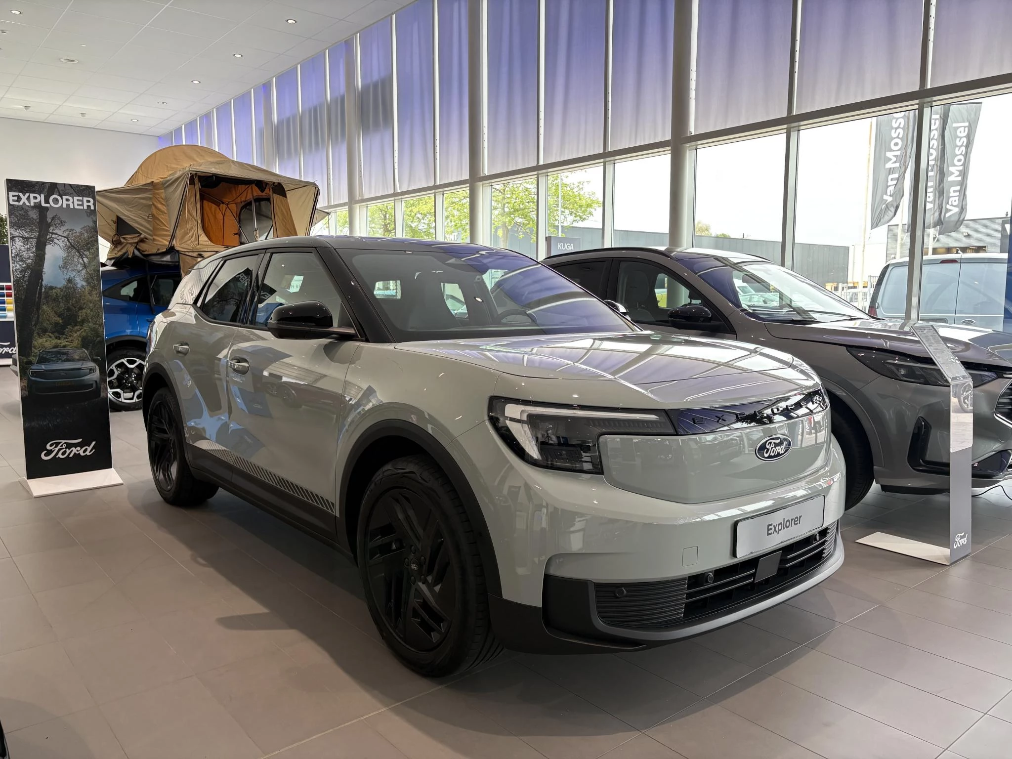 Ford Explorer Collection Extended Range RWD