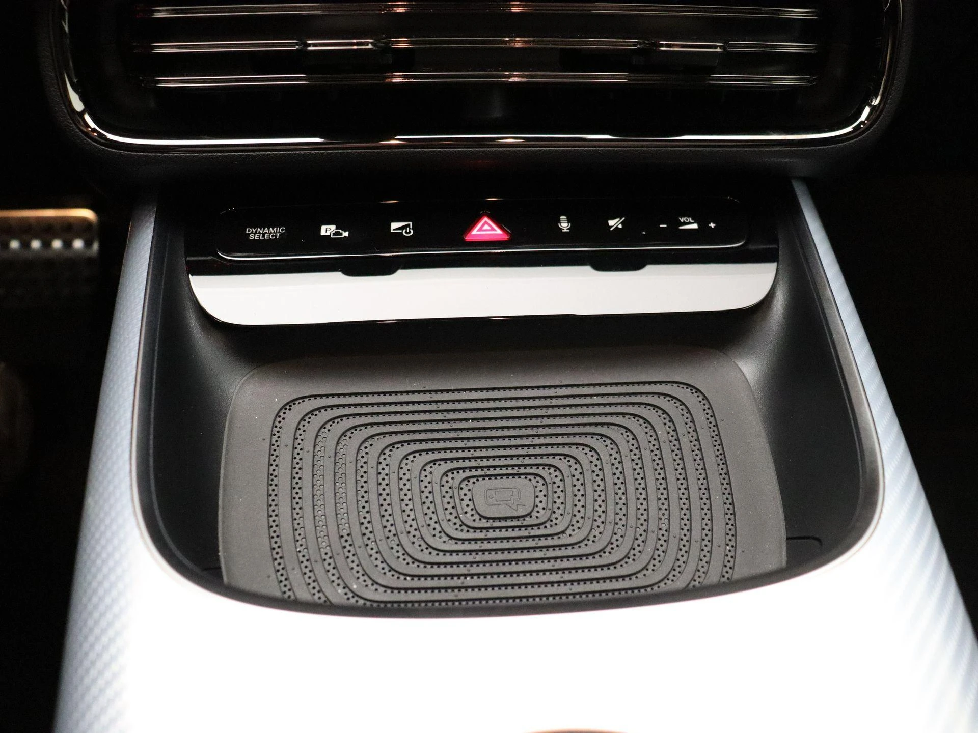 Mercedes-Benz-CLA-image-20