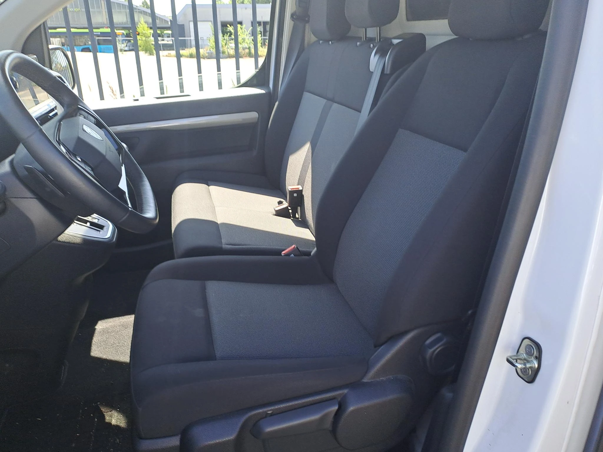 Peugeot-e-Expert-image-9