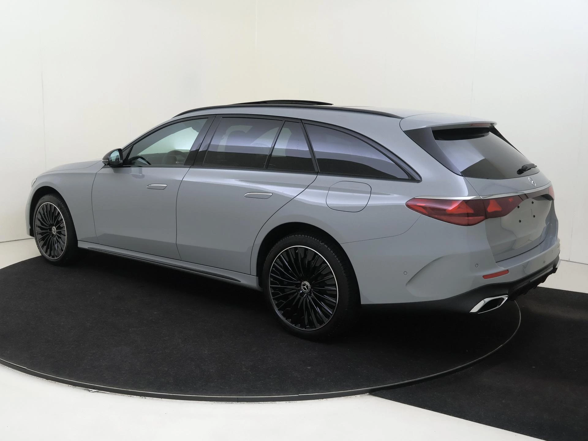Mercedes-Benz-E-Klasse-image-2