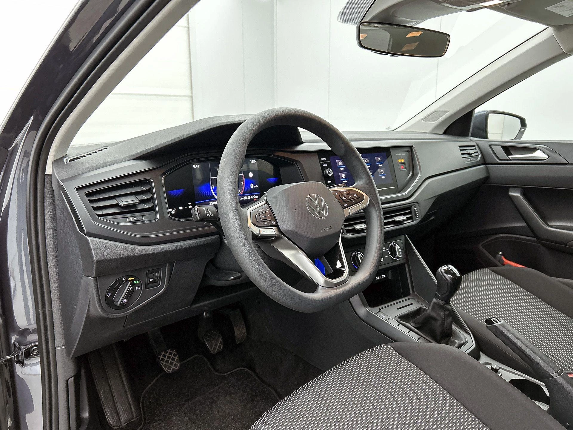 Volkswagen-Polo-image-7