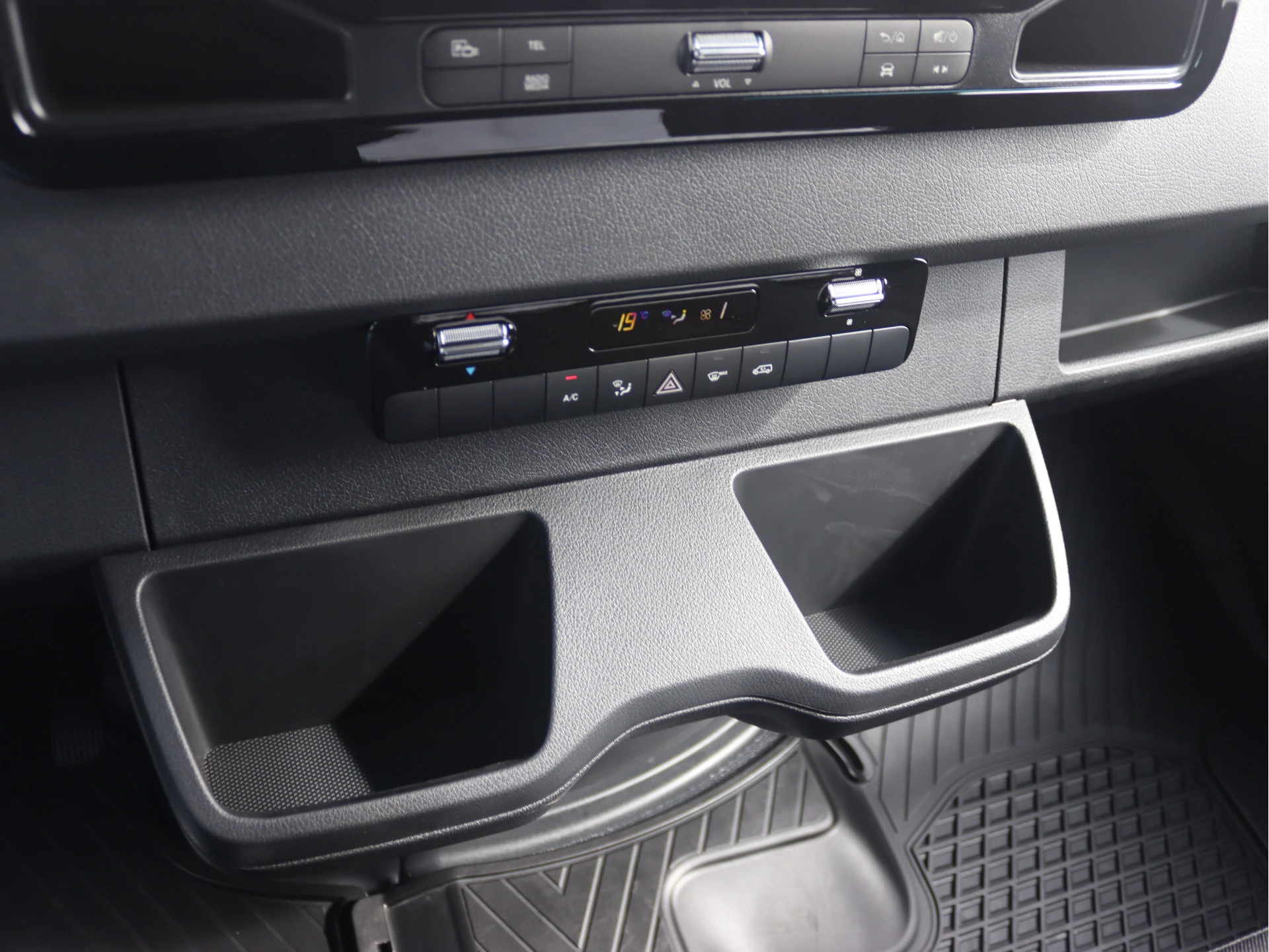 Mercedes-Benz-Sprinter-image-10