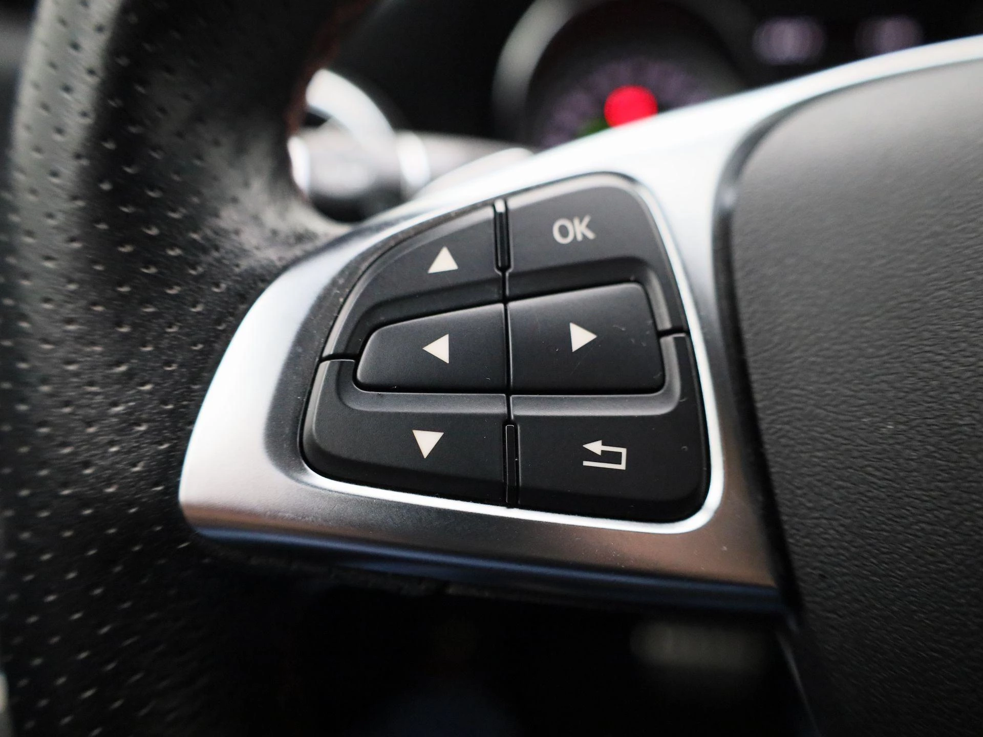 Mercedes-Benz-CLA-image-15