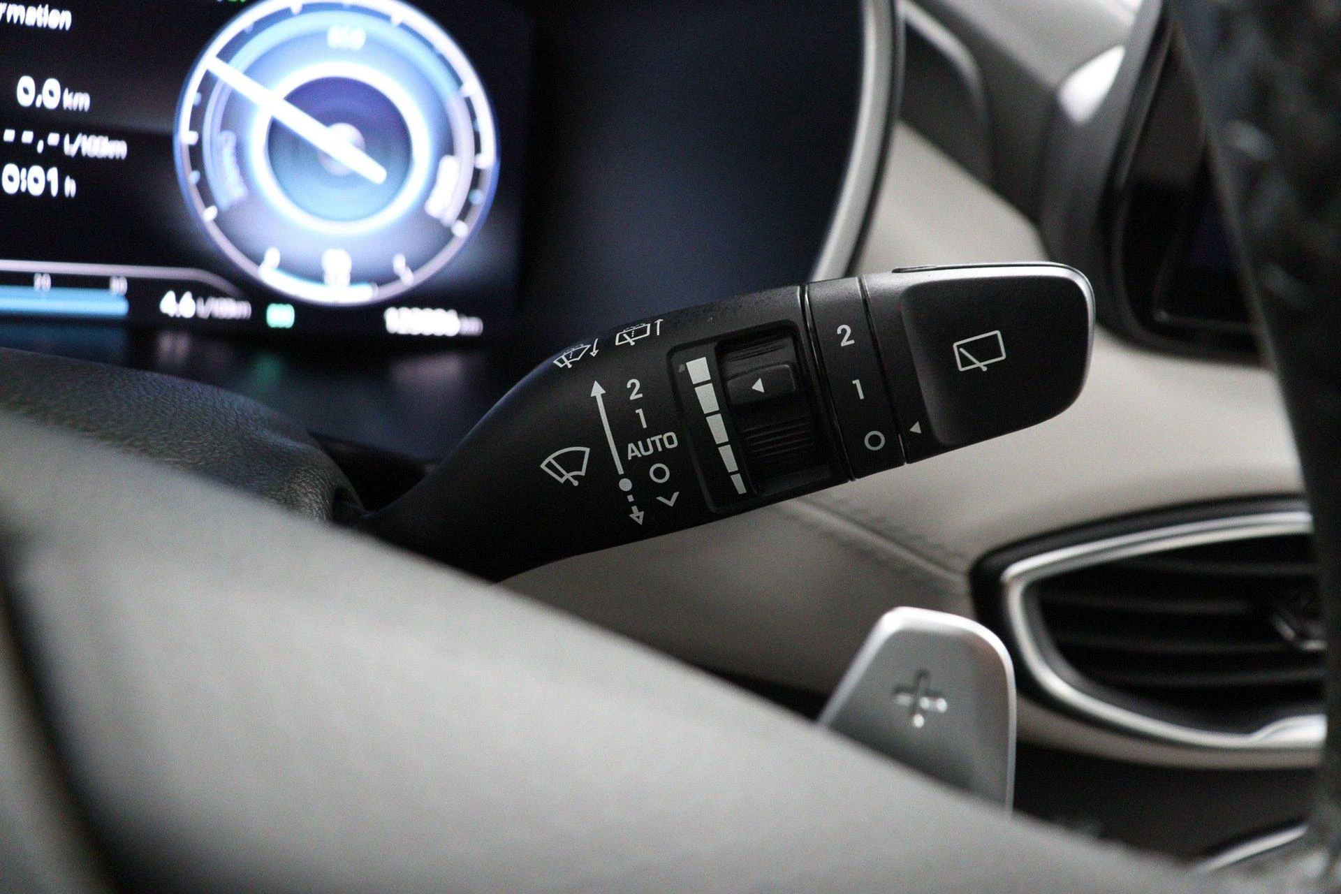 Hyundai-Santa Fe-image-23