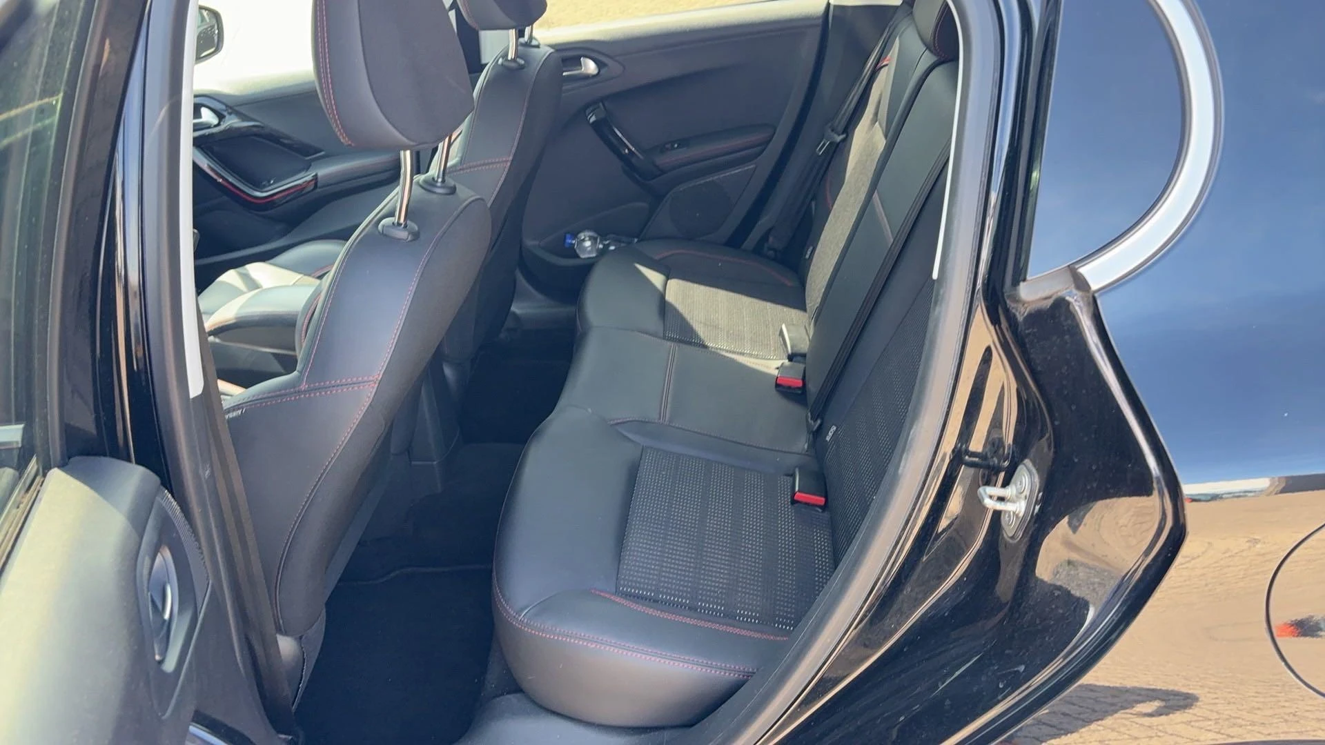 Peugeot-208-image-15