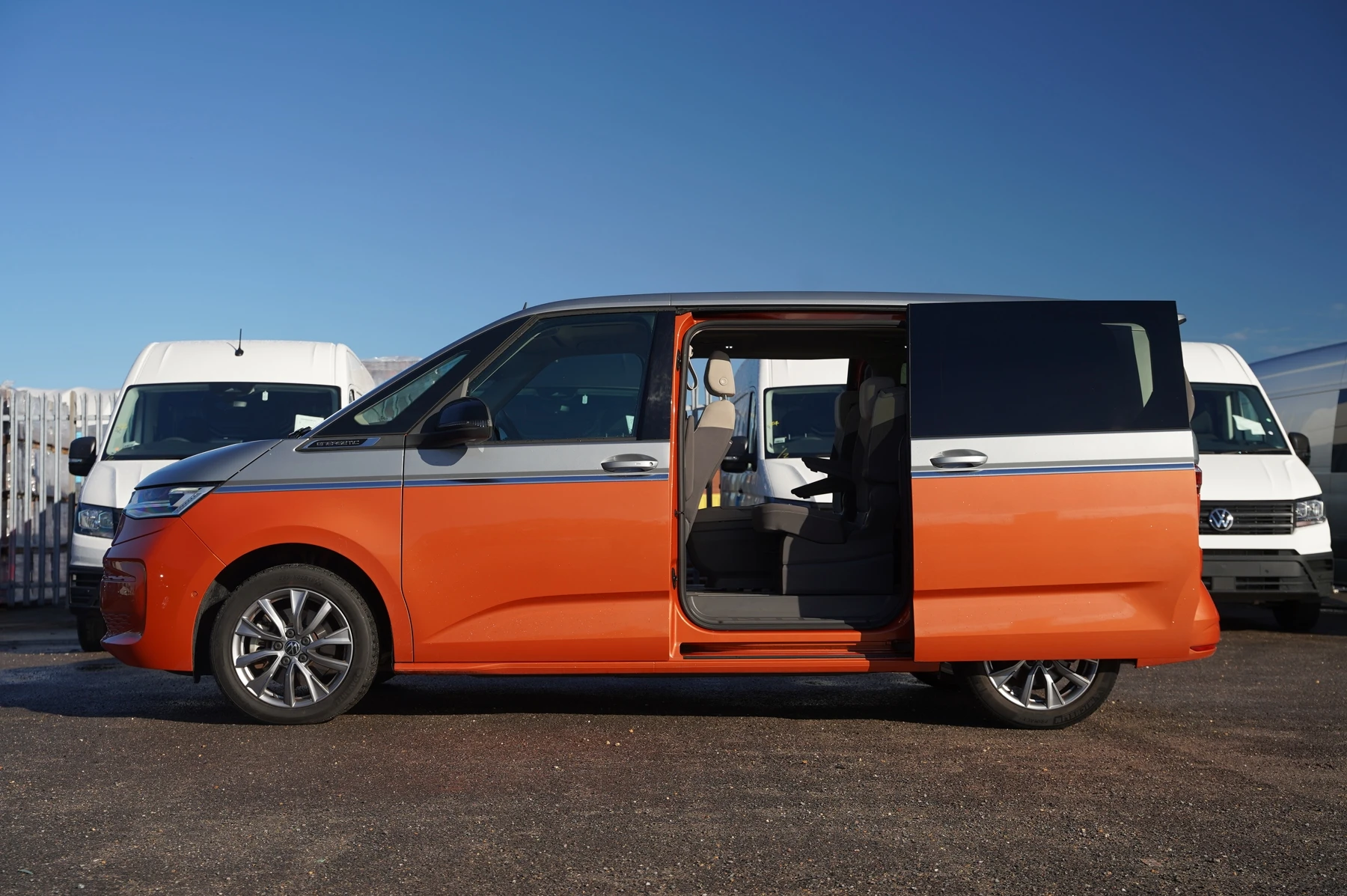 Volkswagen-Multivan-image-14
