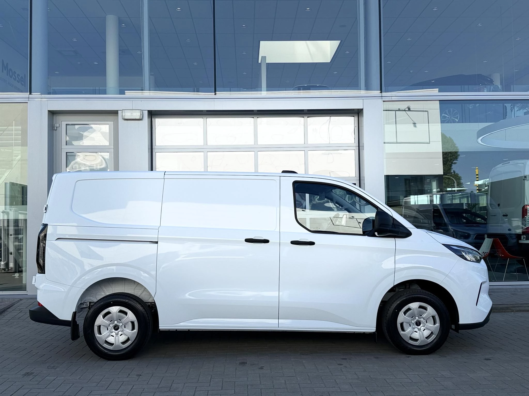 Ford-Transit Custom-image-4