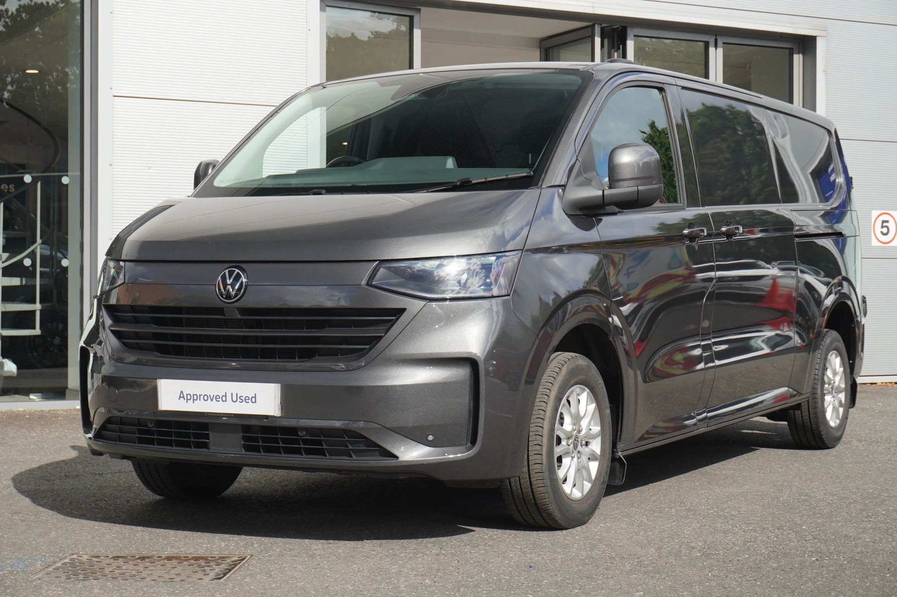 Volkswagen-Transporter-image-49