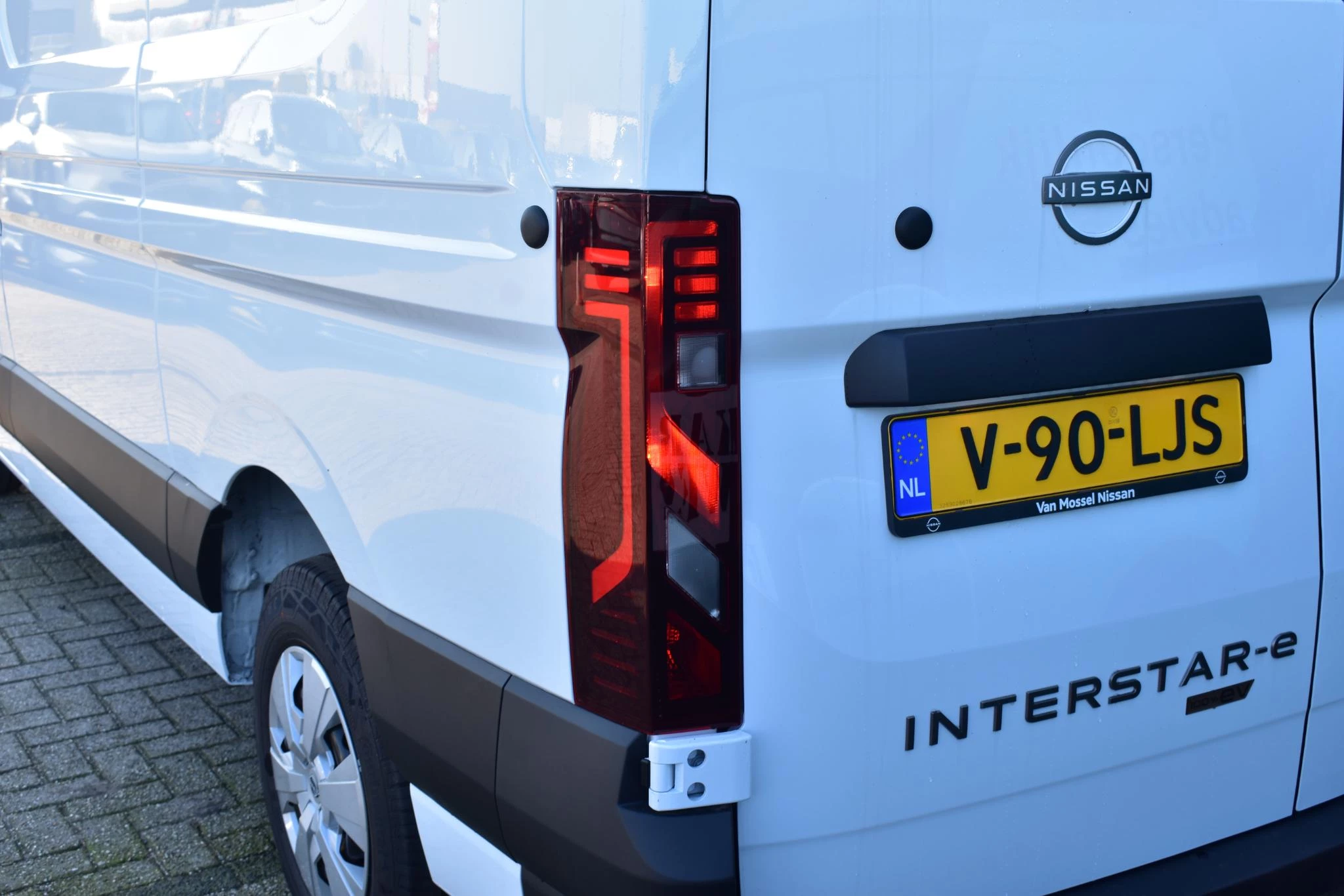 Nissan-Interstar-image-11