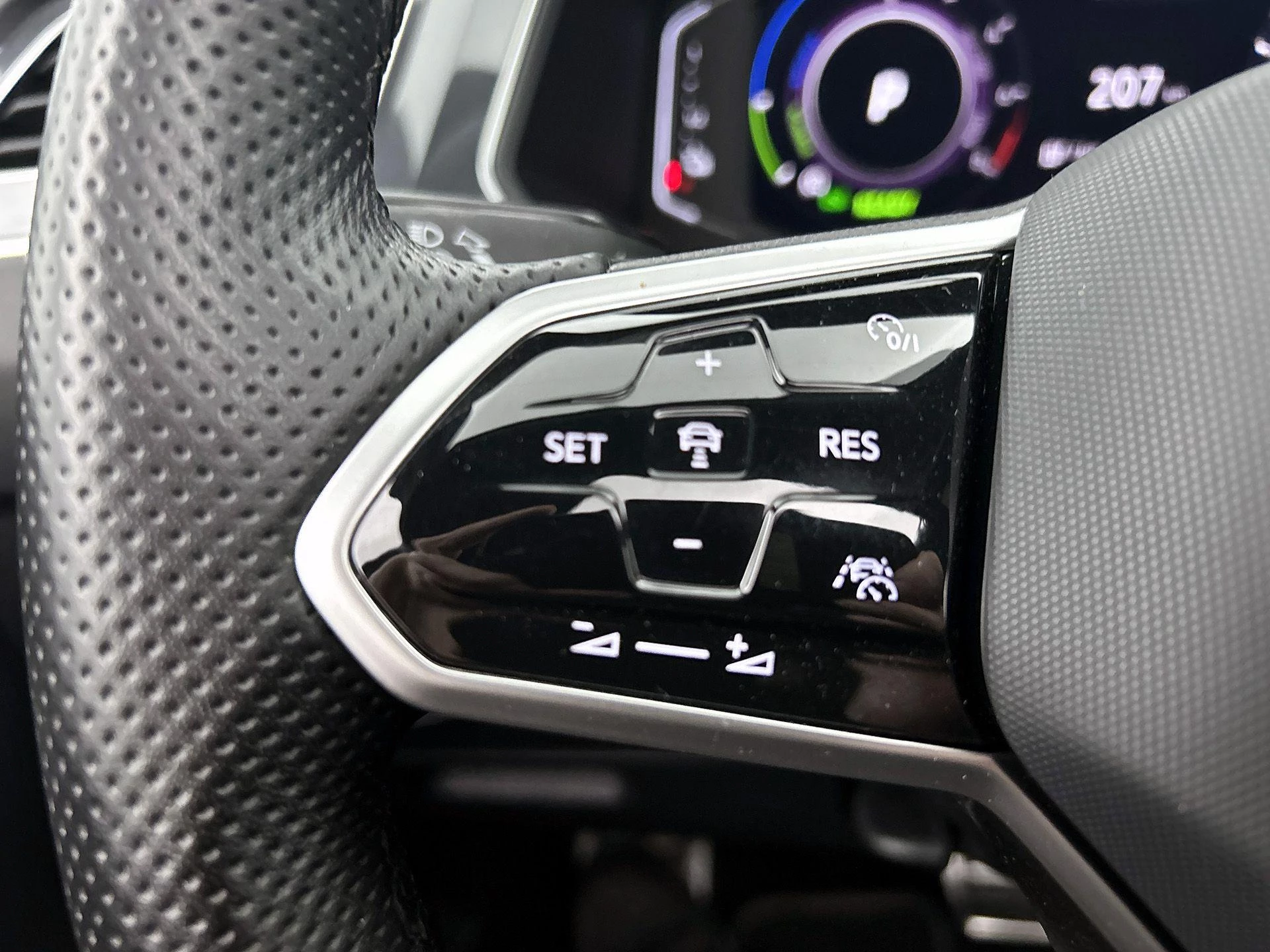 Volkswagen-Tiguan-image-7