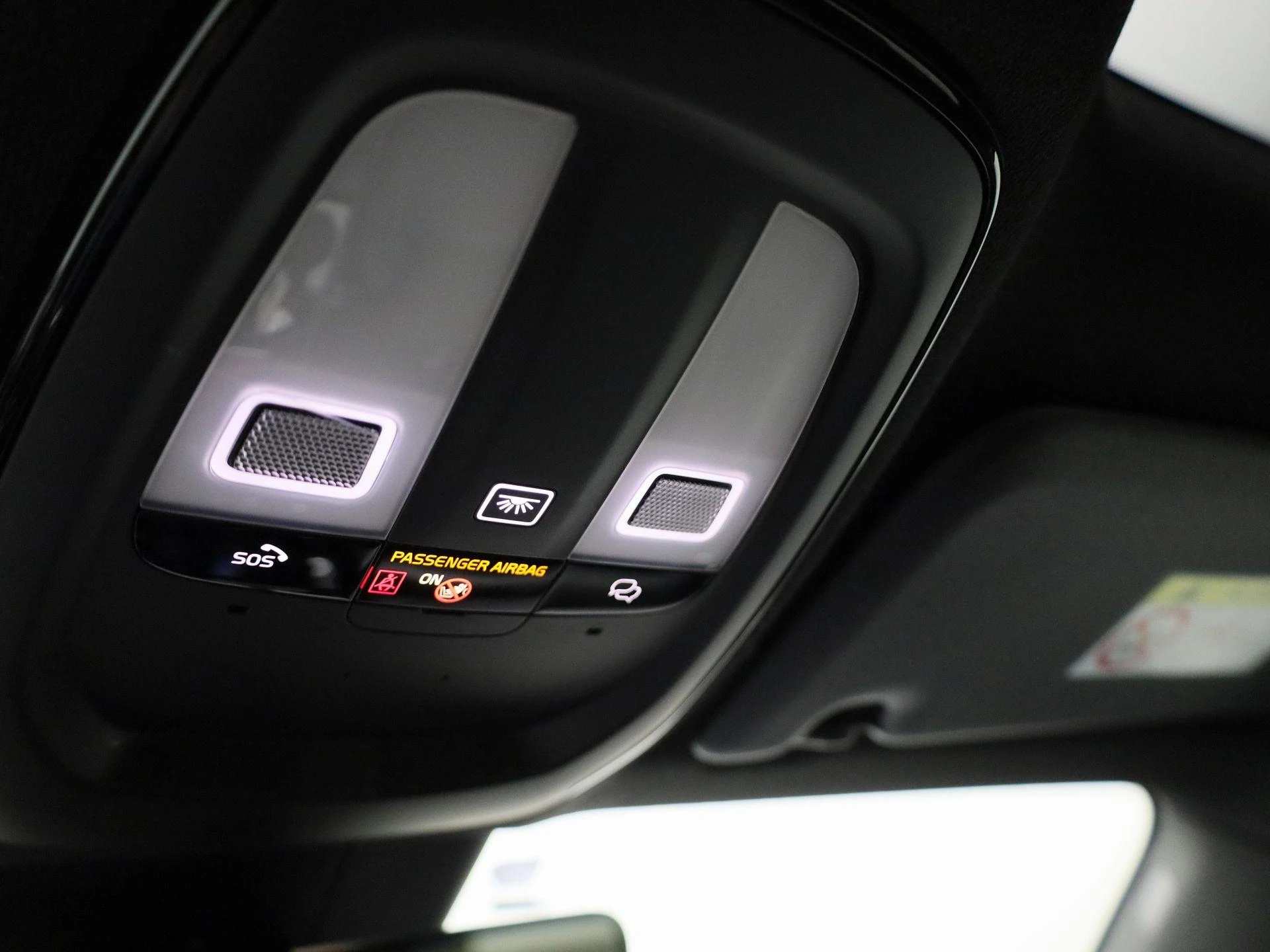 Volvo-C40-image-25