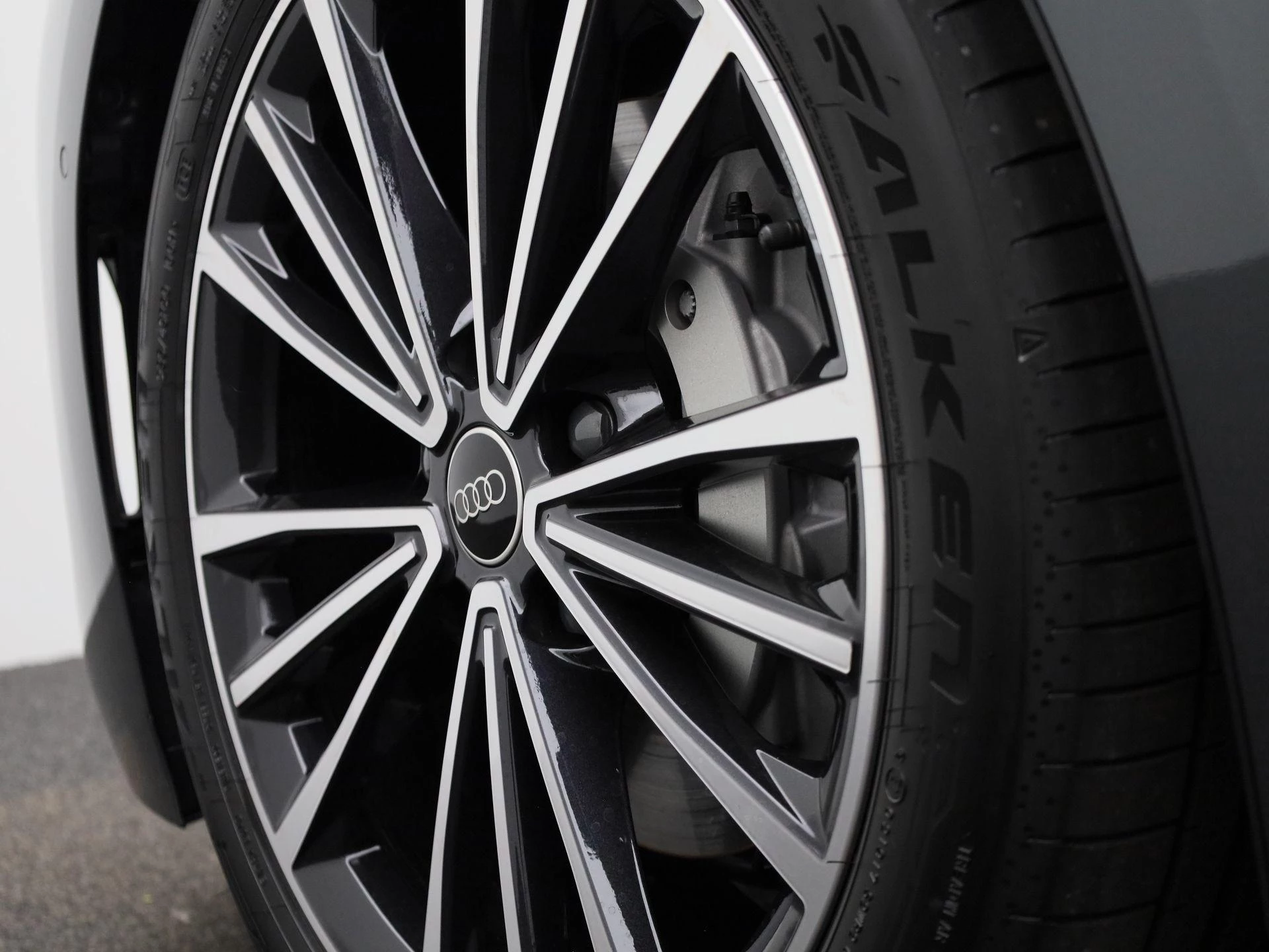 Audi-A6 Avant e-tron-image-64