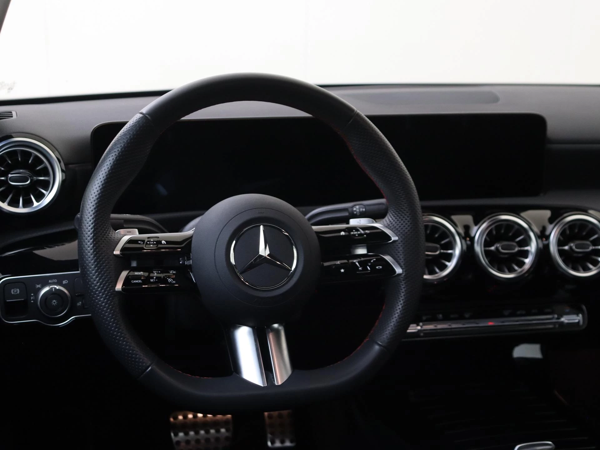 Mercedes-Benz-A-Klasse-image-12