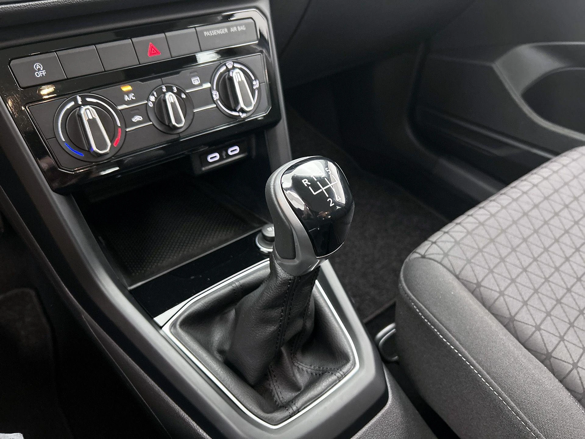 Volkswagen-T-Cross-image-24