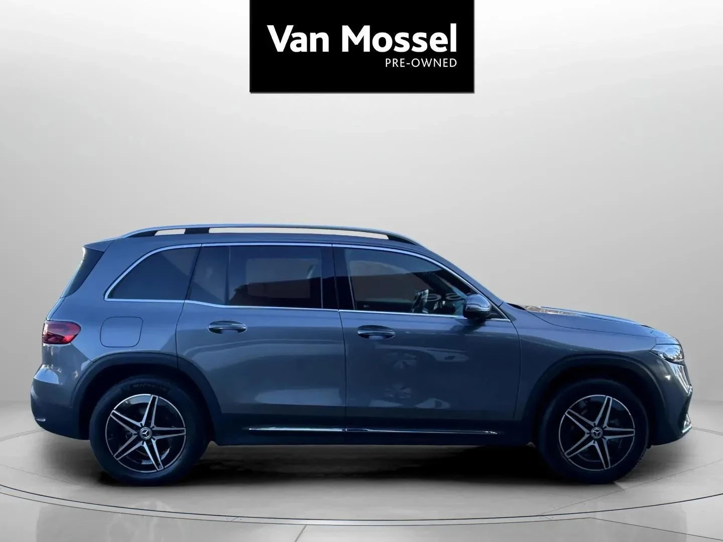 Mercedes-Benz-EQB-image-3