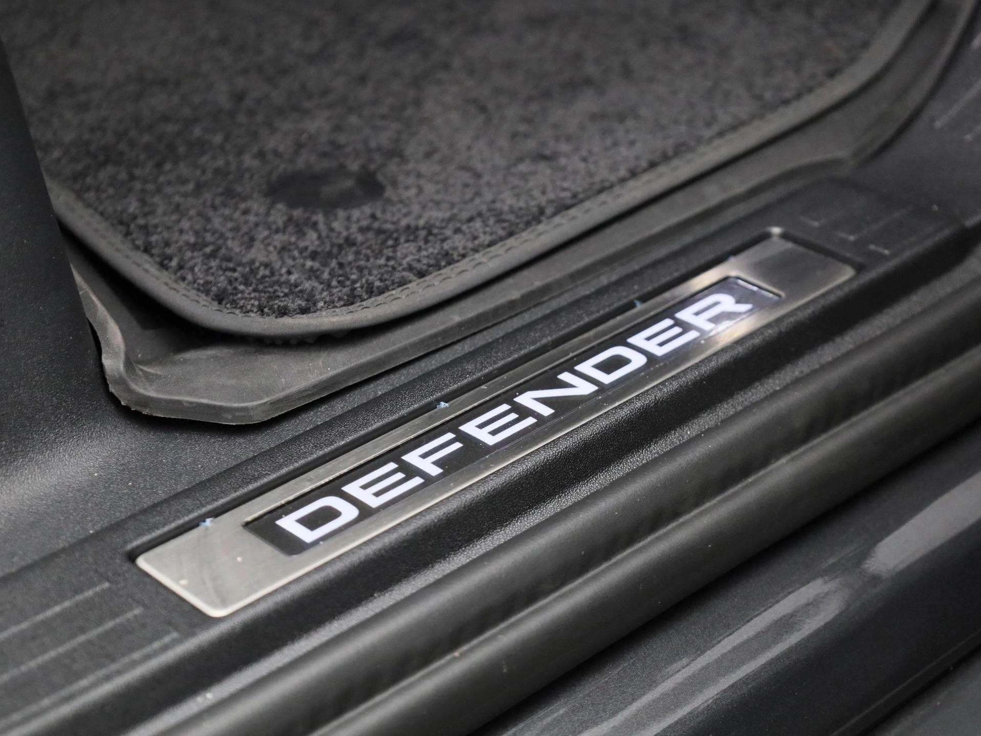 Land Rover-Defender-image-50