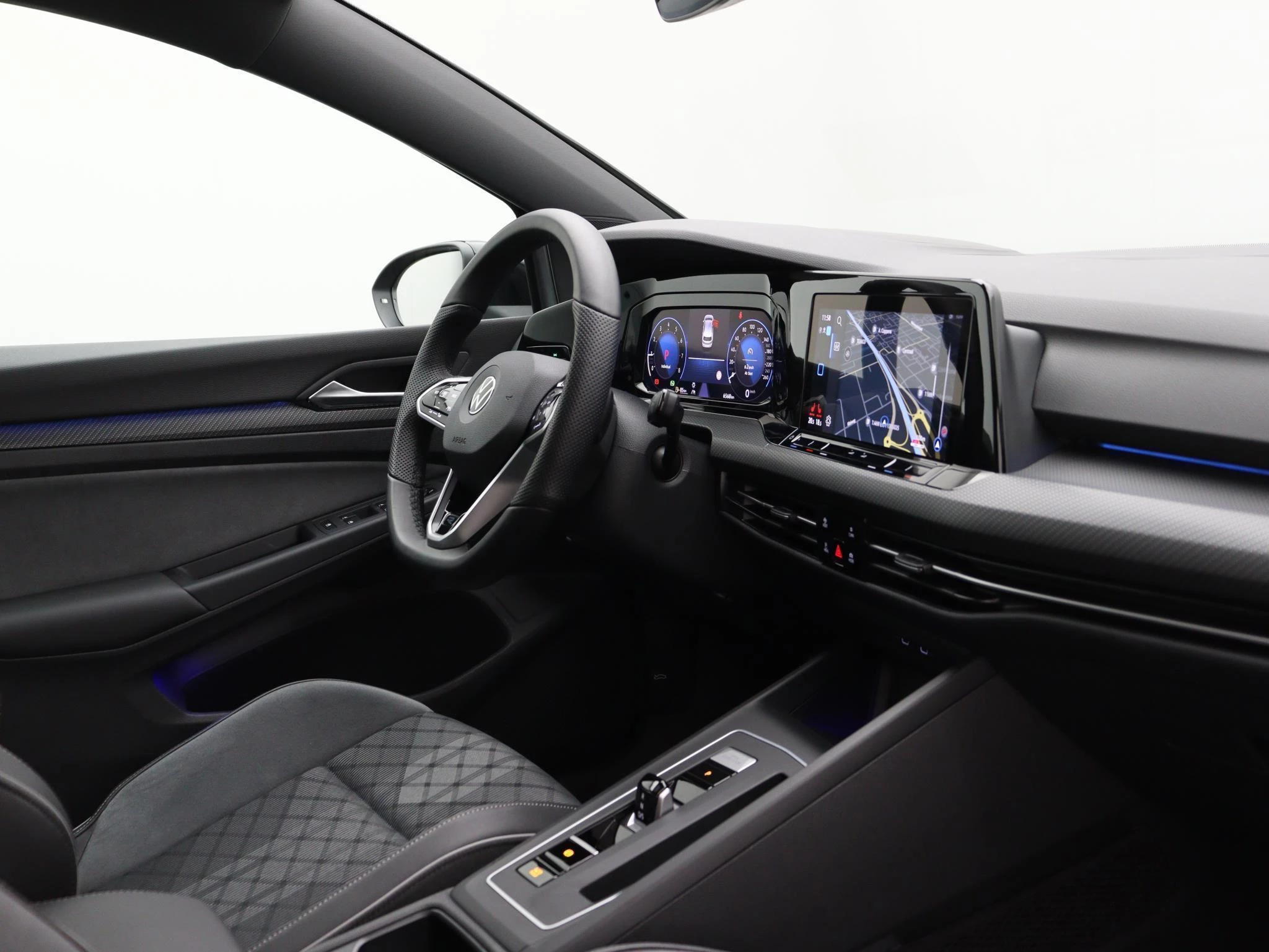 Volkswagen-Golf-image-28