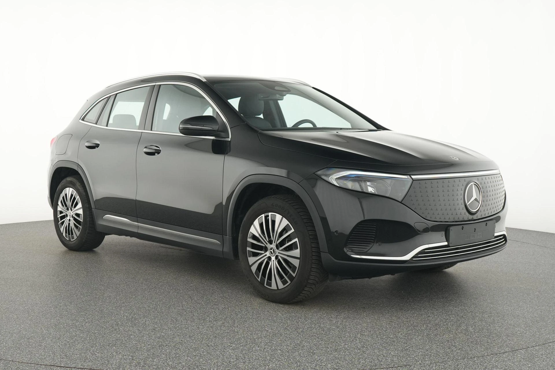 Mercedes-Benz-EQA-image-1