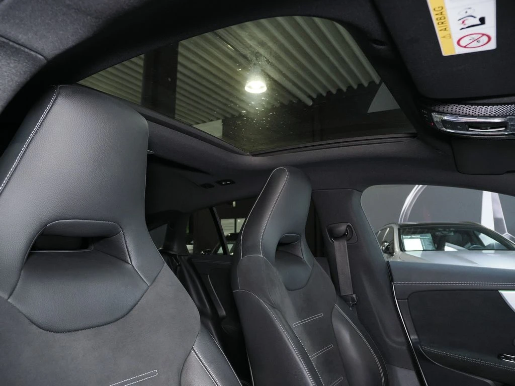 Mercedes-Benz-CLA 180-image-13