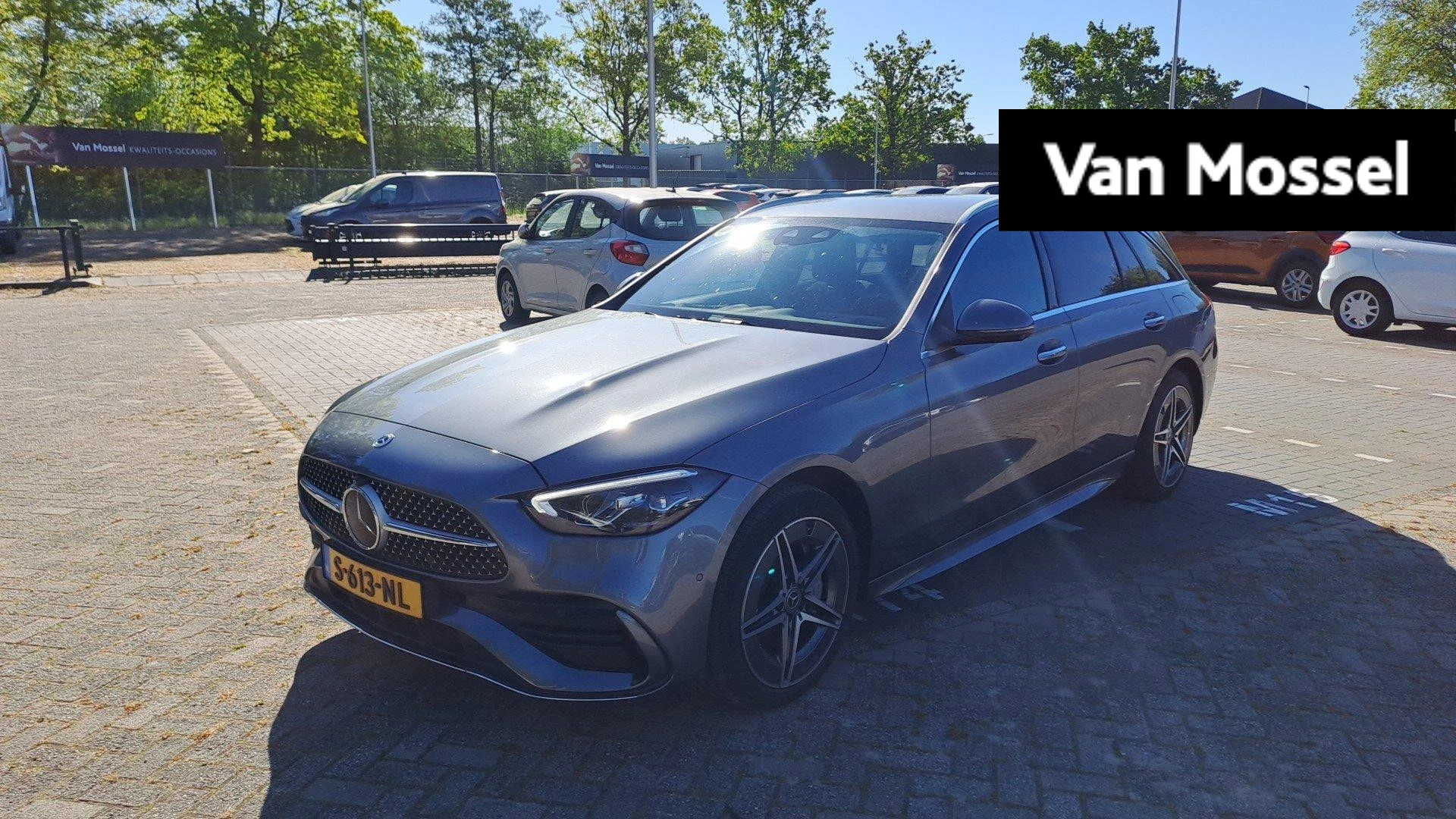 Mercedes-Benz-C-Klasse-image-0