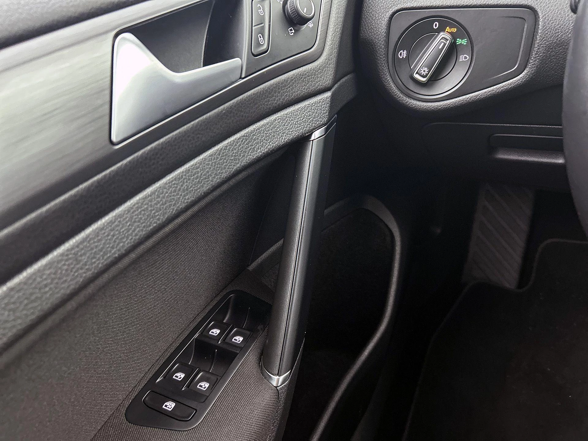 Volkswagen-Golf-image-32
