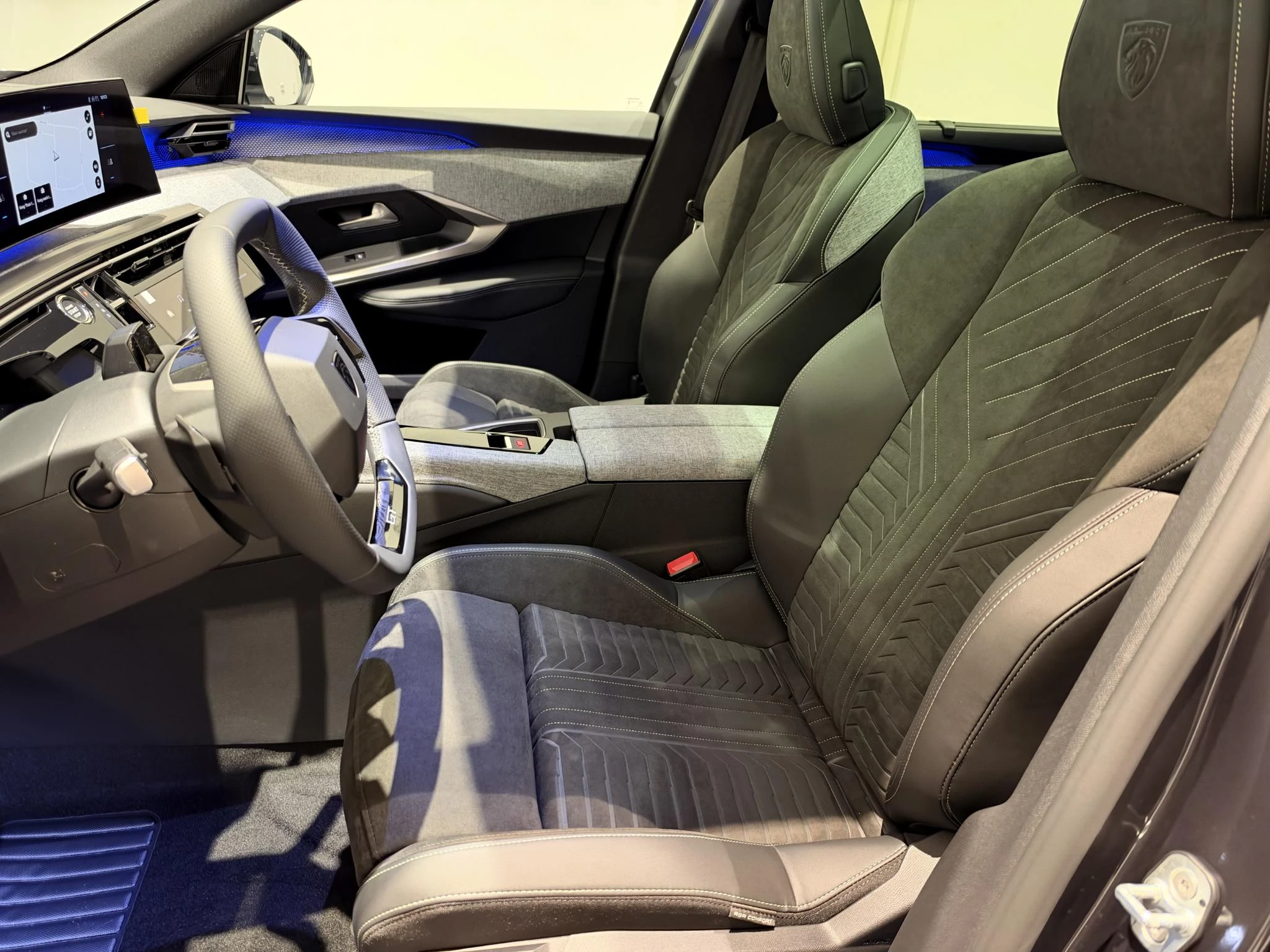 Peugeot-e-5008-image-8
