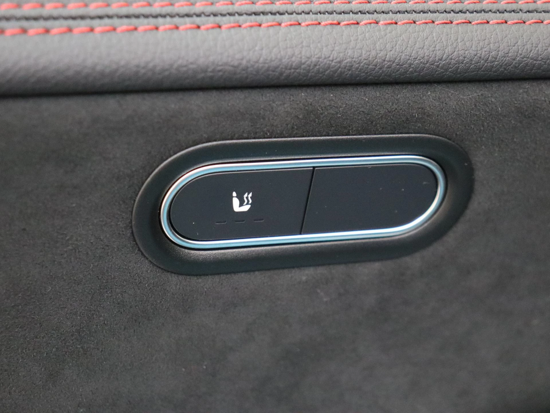 Mercedes-Benz-CLA-image-25