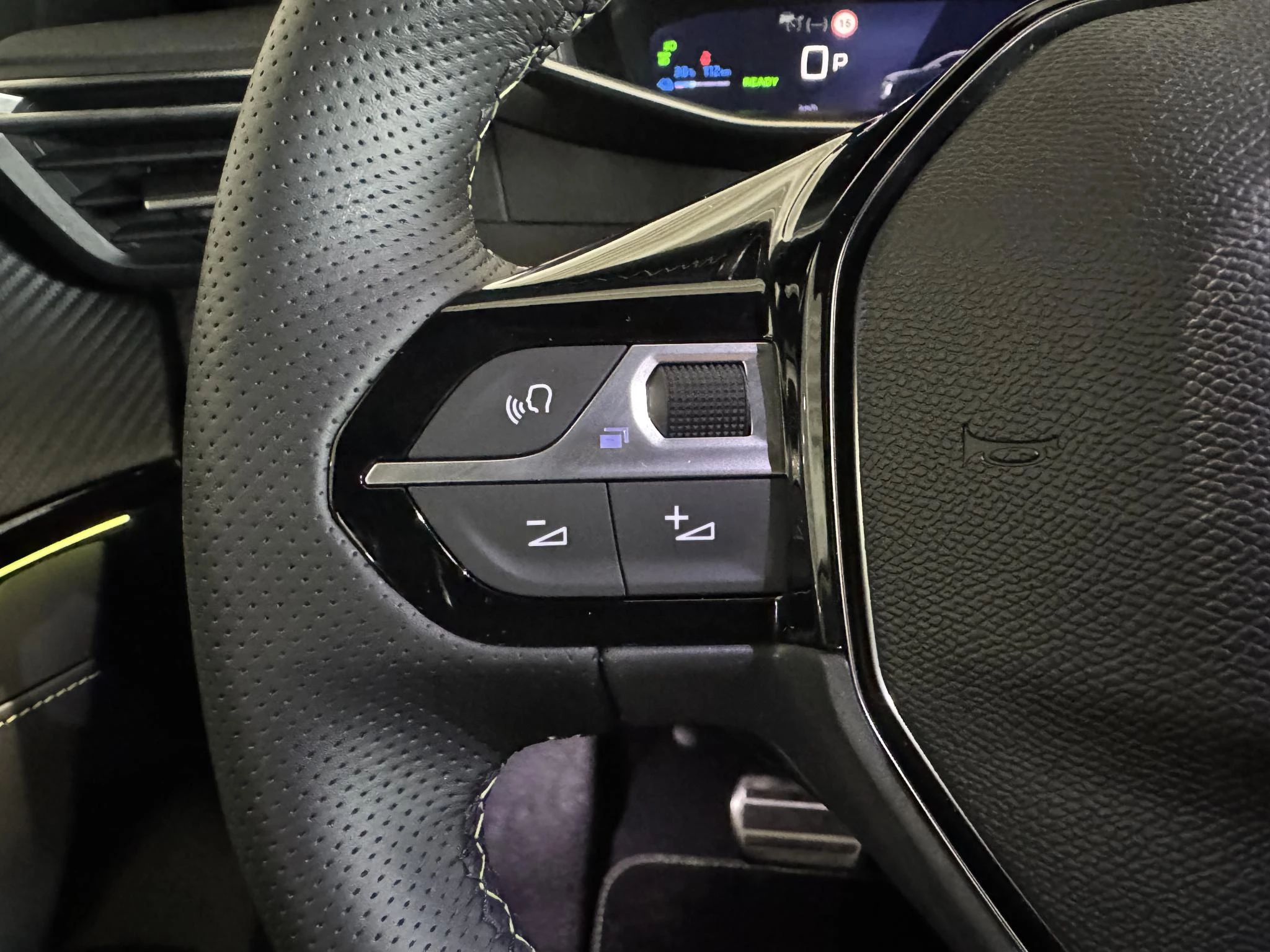 Peugeot-e-208-image-10