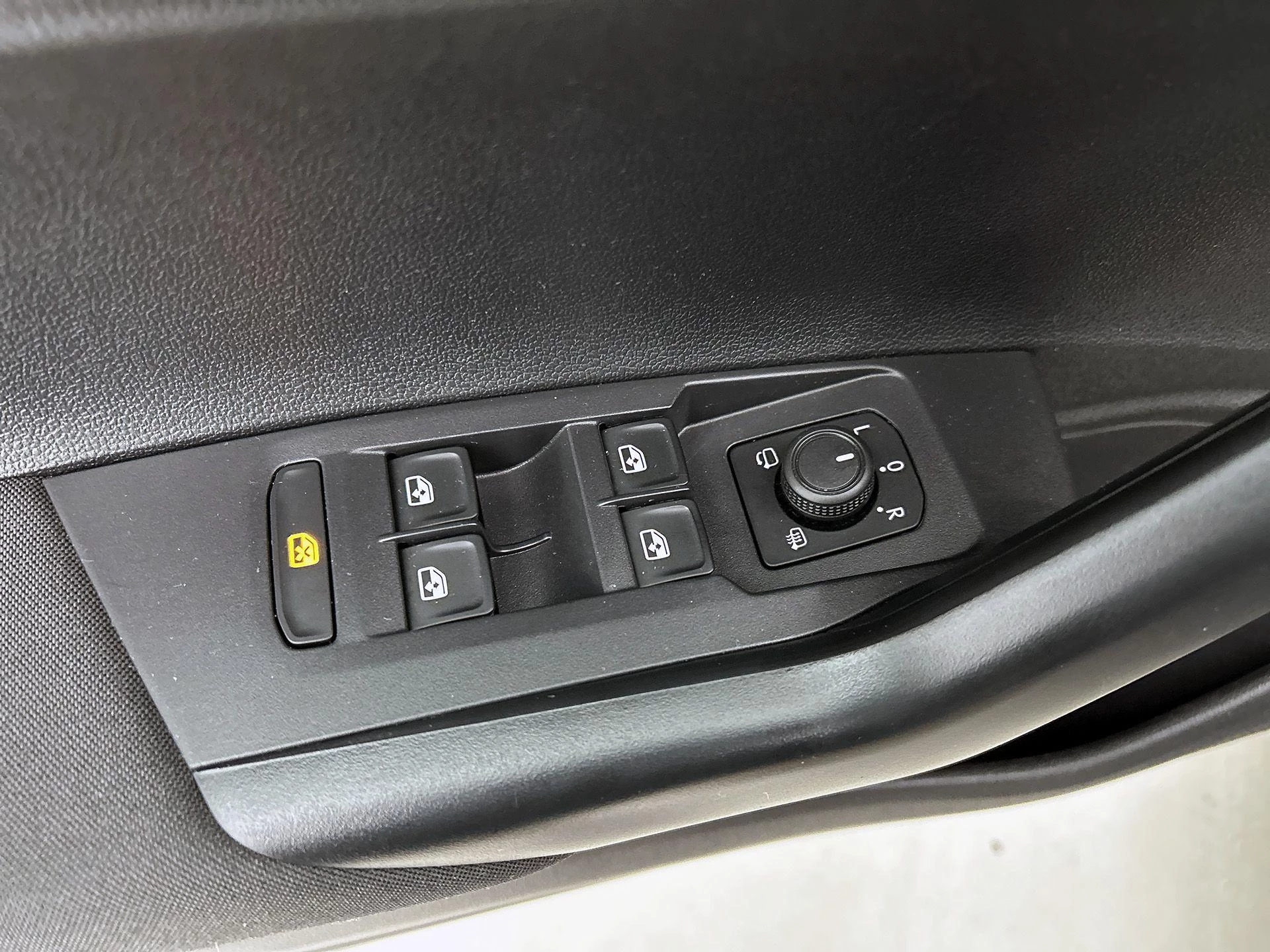 Volkswagen-Polo-image-33