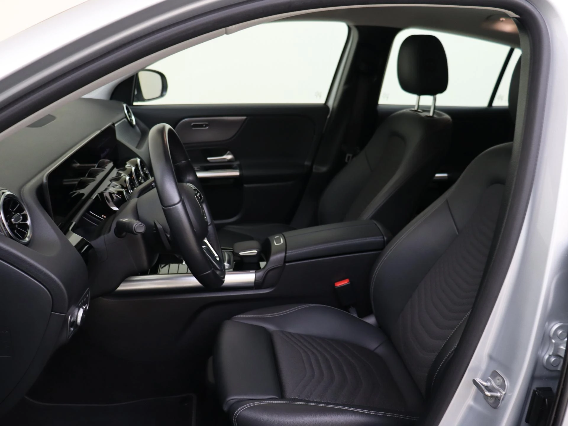Mercedes-Benz-GLA-image-2