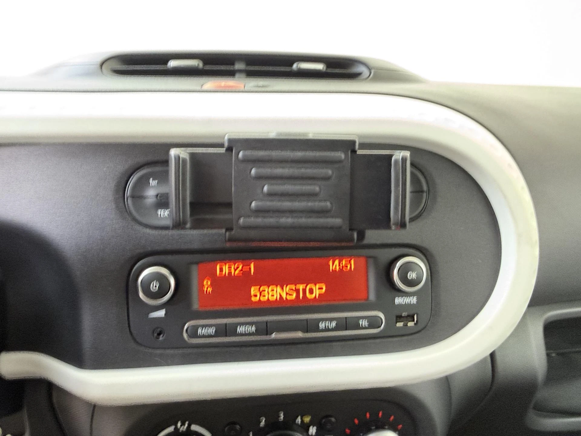 Renault-Twingo-image-16