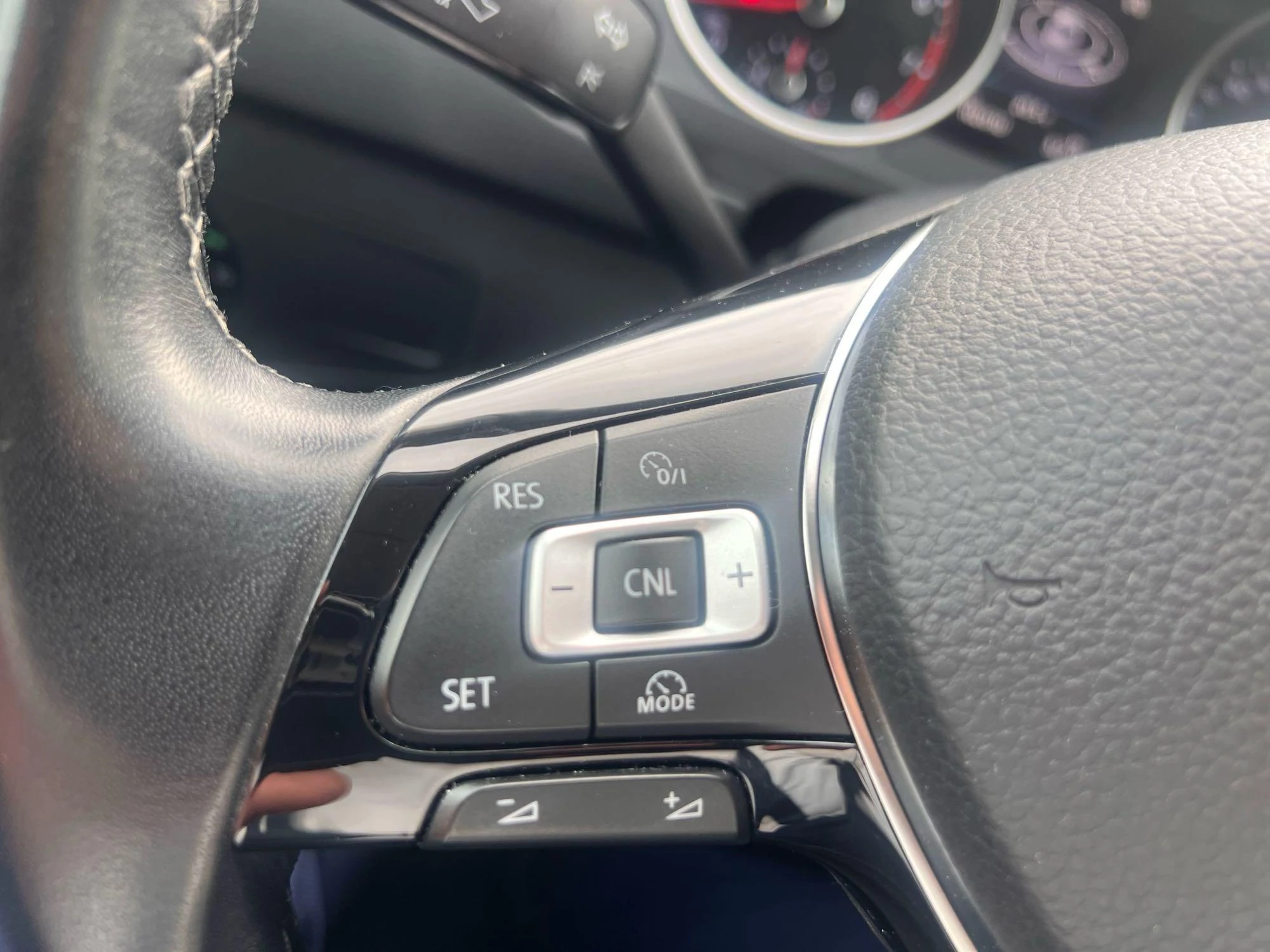 Volkswagen-Tiguan-image-8