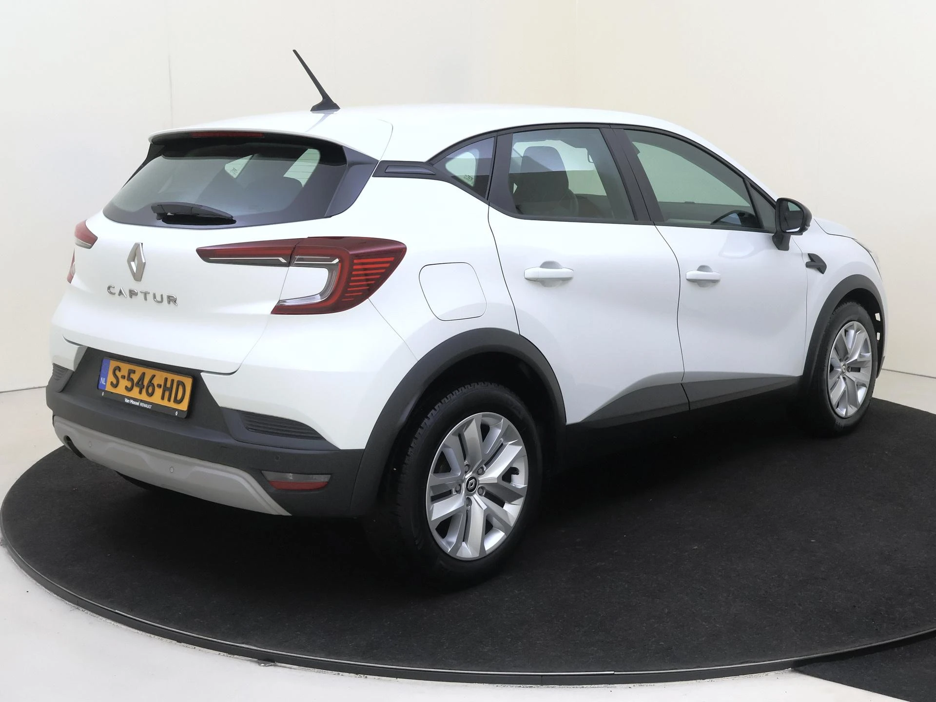 Renault-Captur-image-3