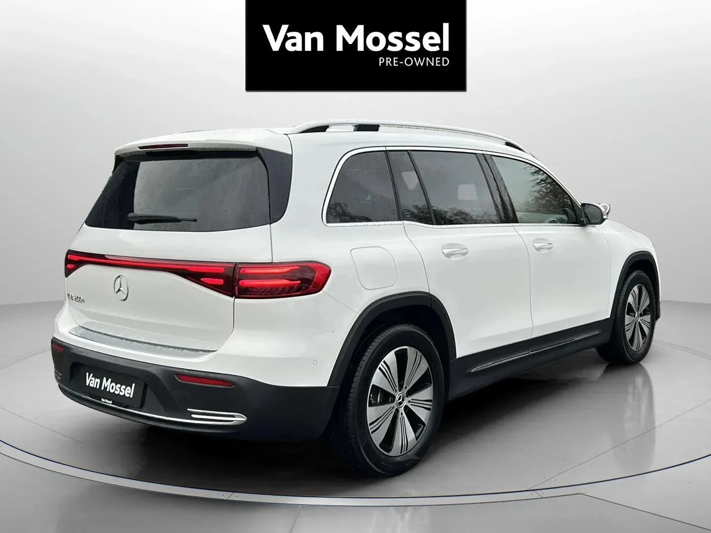 Mercedes-Benz-EQB-image-4