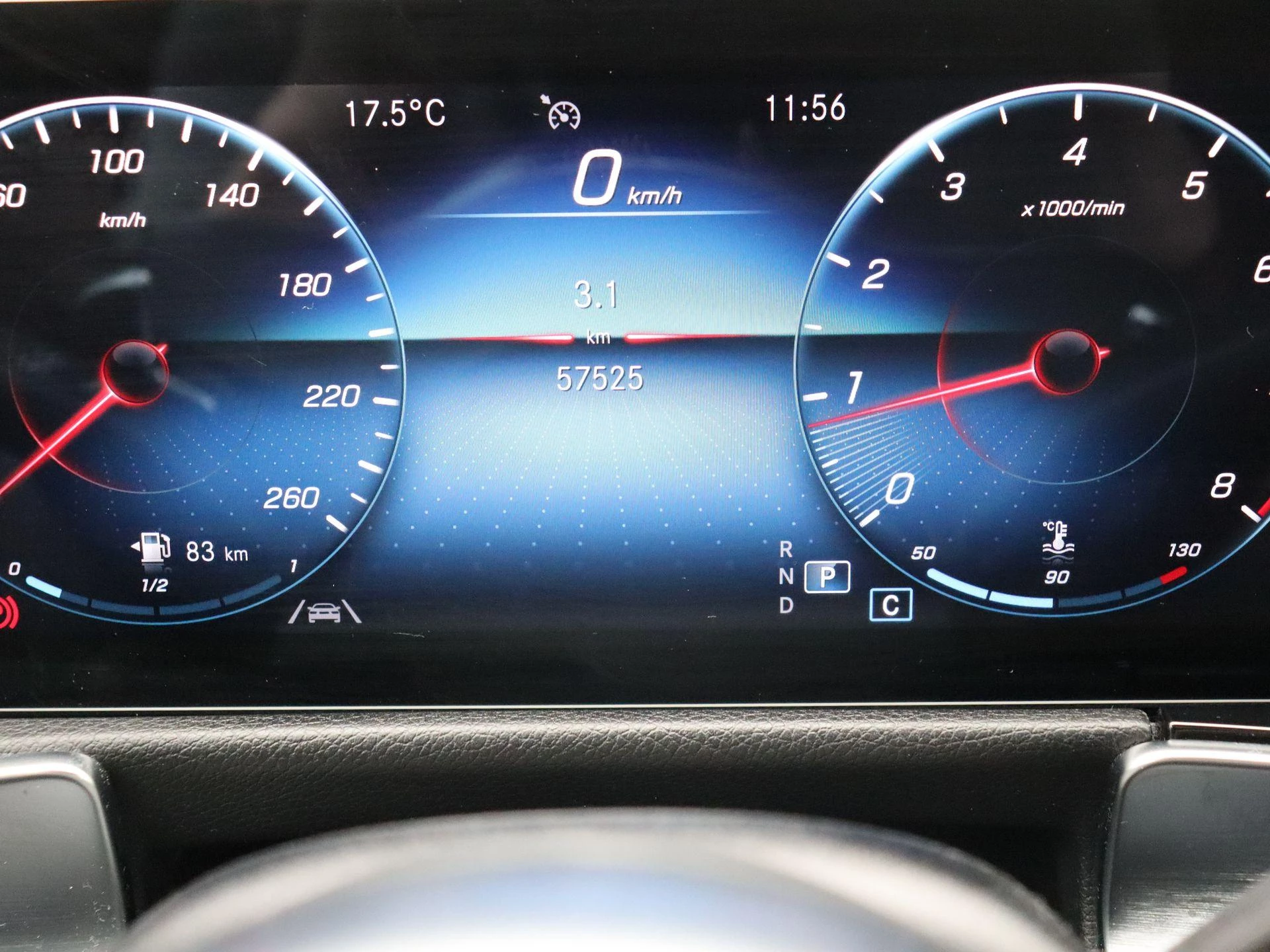 Mercedes-Benz GLB 180 AMG Line + PANORAMISCH DAK + MULTIBEAM LED + CARPLAY +