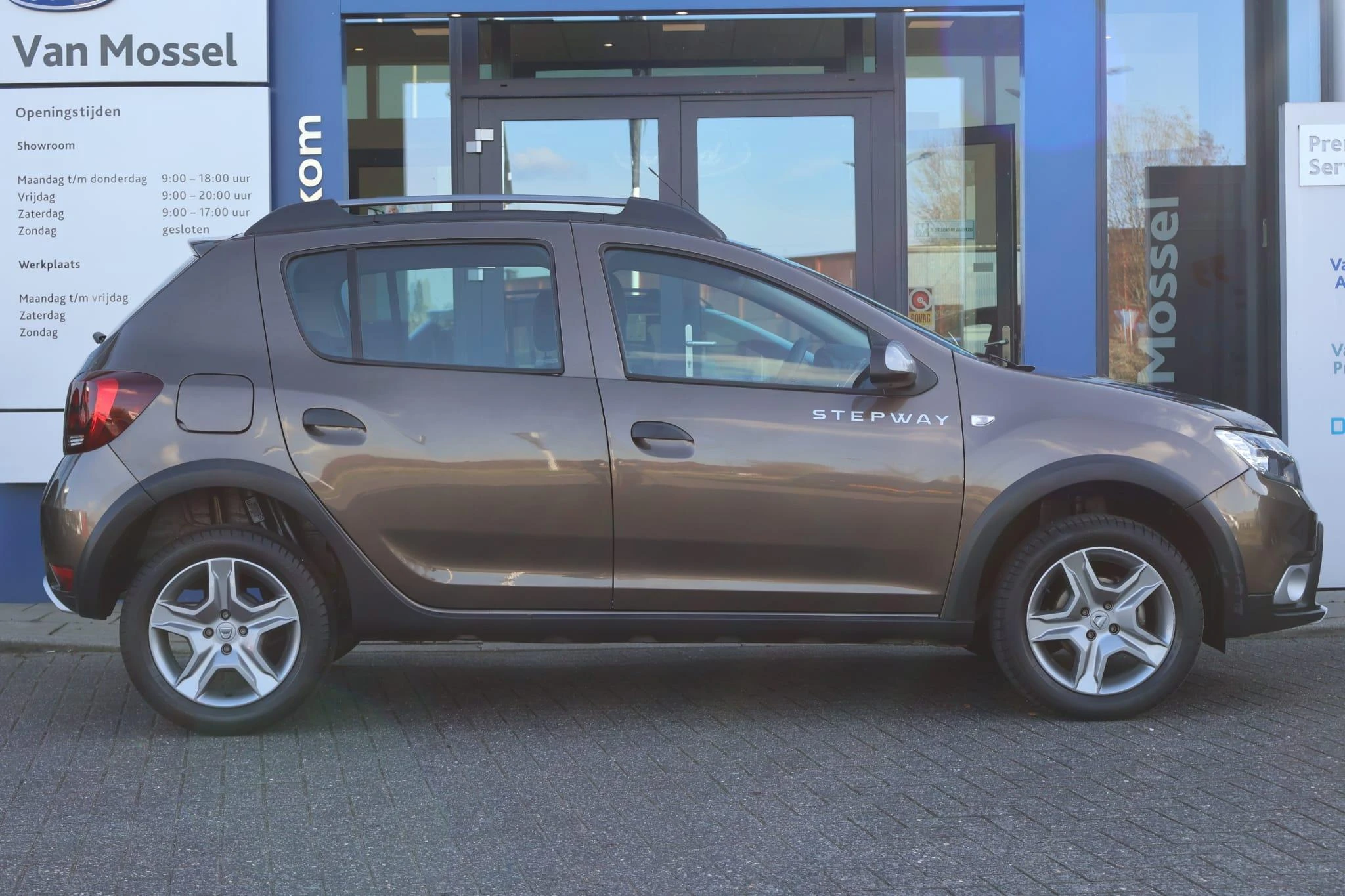 Dacia-Sandero Stepway-image-3