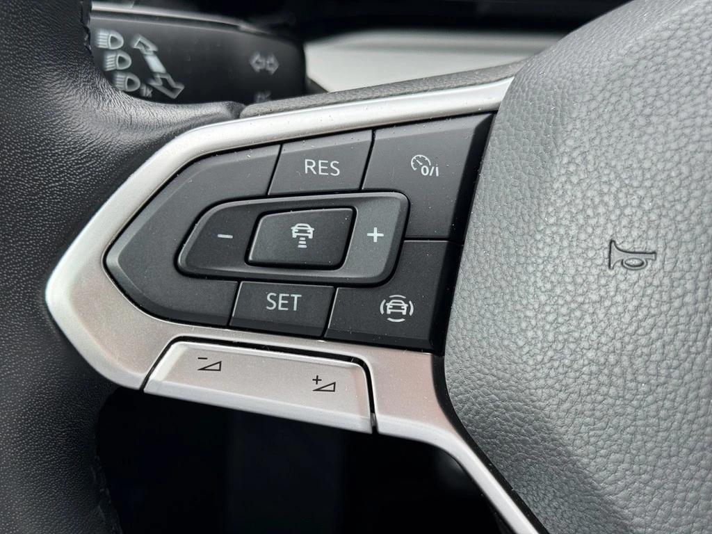 Volkswagen-Golf-image-11