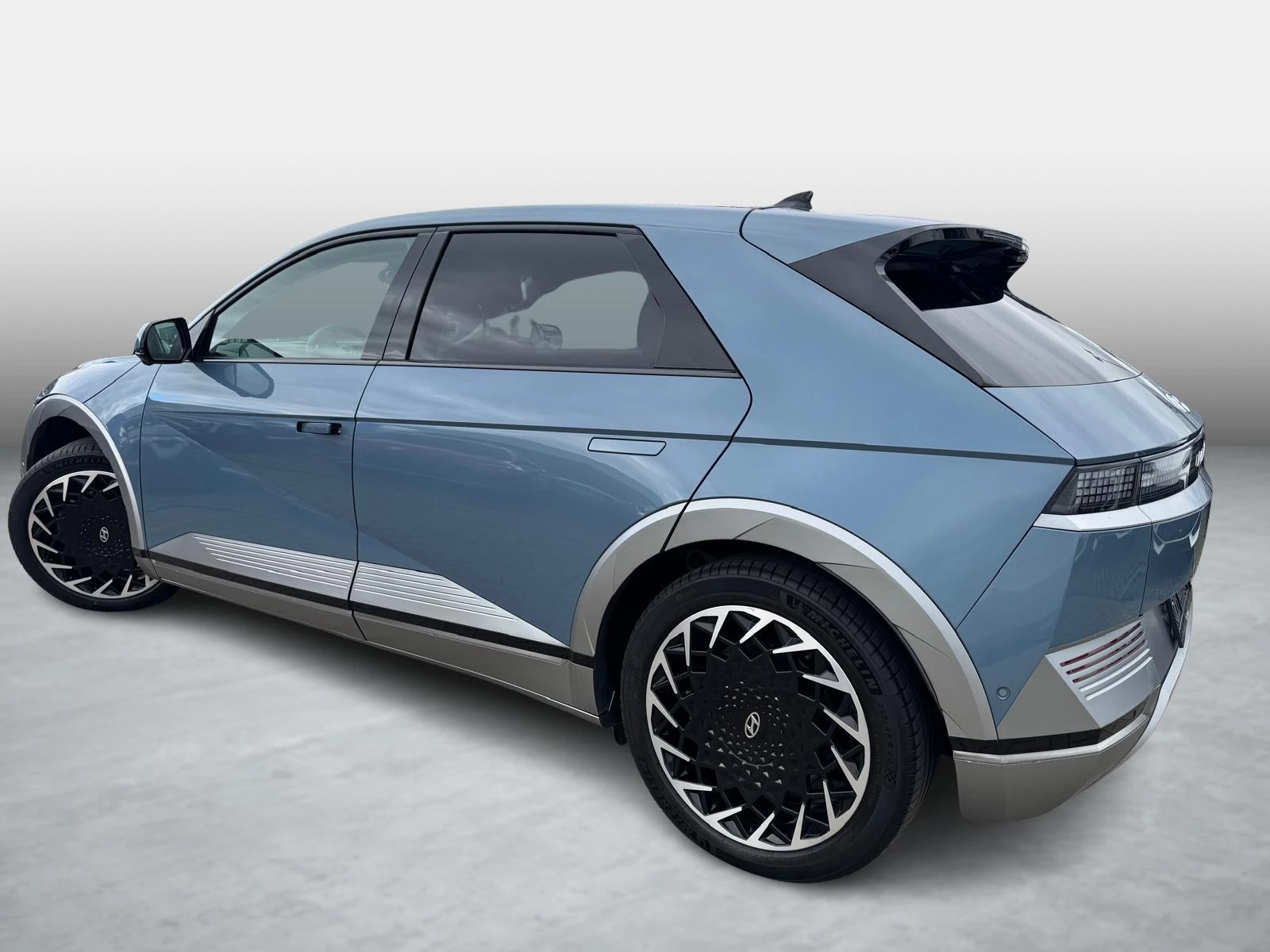 Hyundai-IONIQ 5-image-2