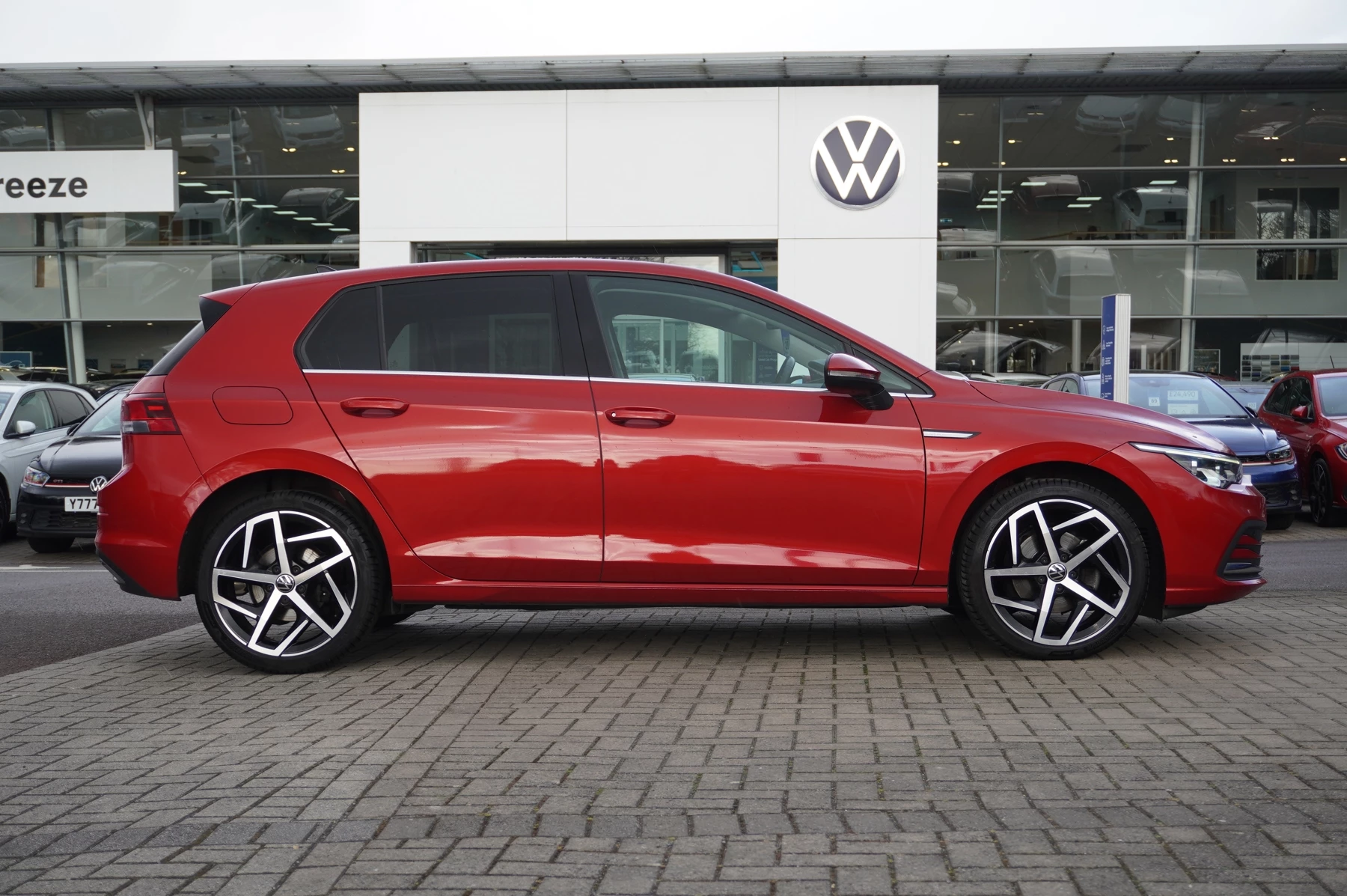 Volkswagen-Golf-image-3