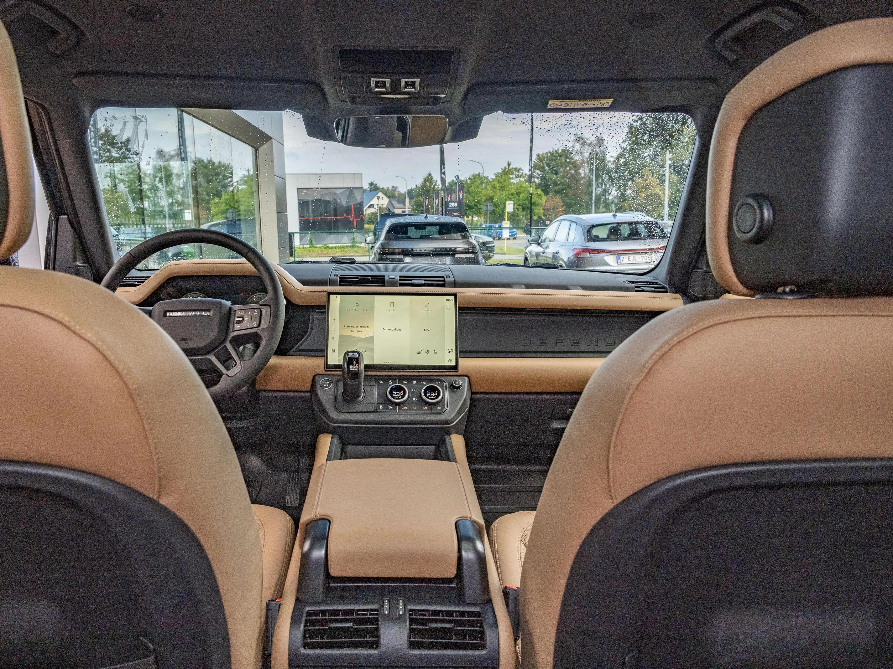 Land Rover-Defender-image-8