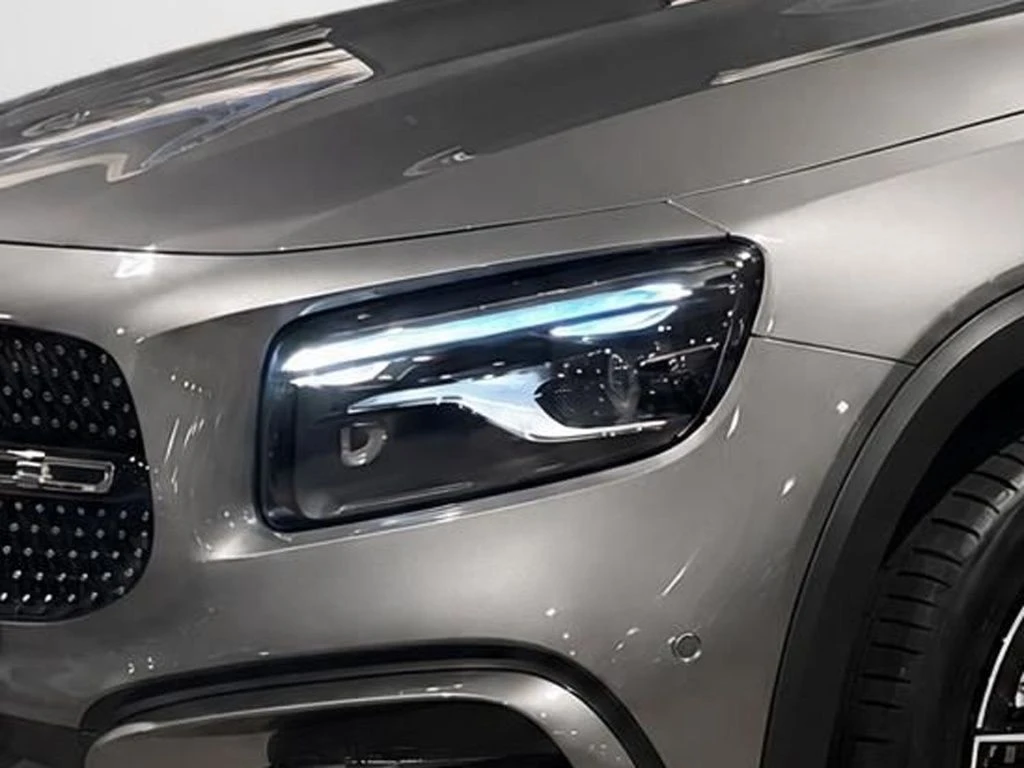 Mercedes-Benz-GLB 200 d-image-4