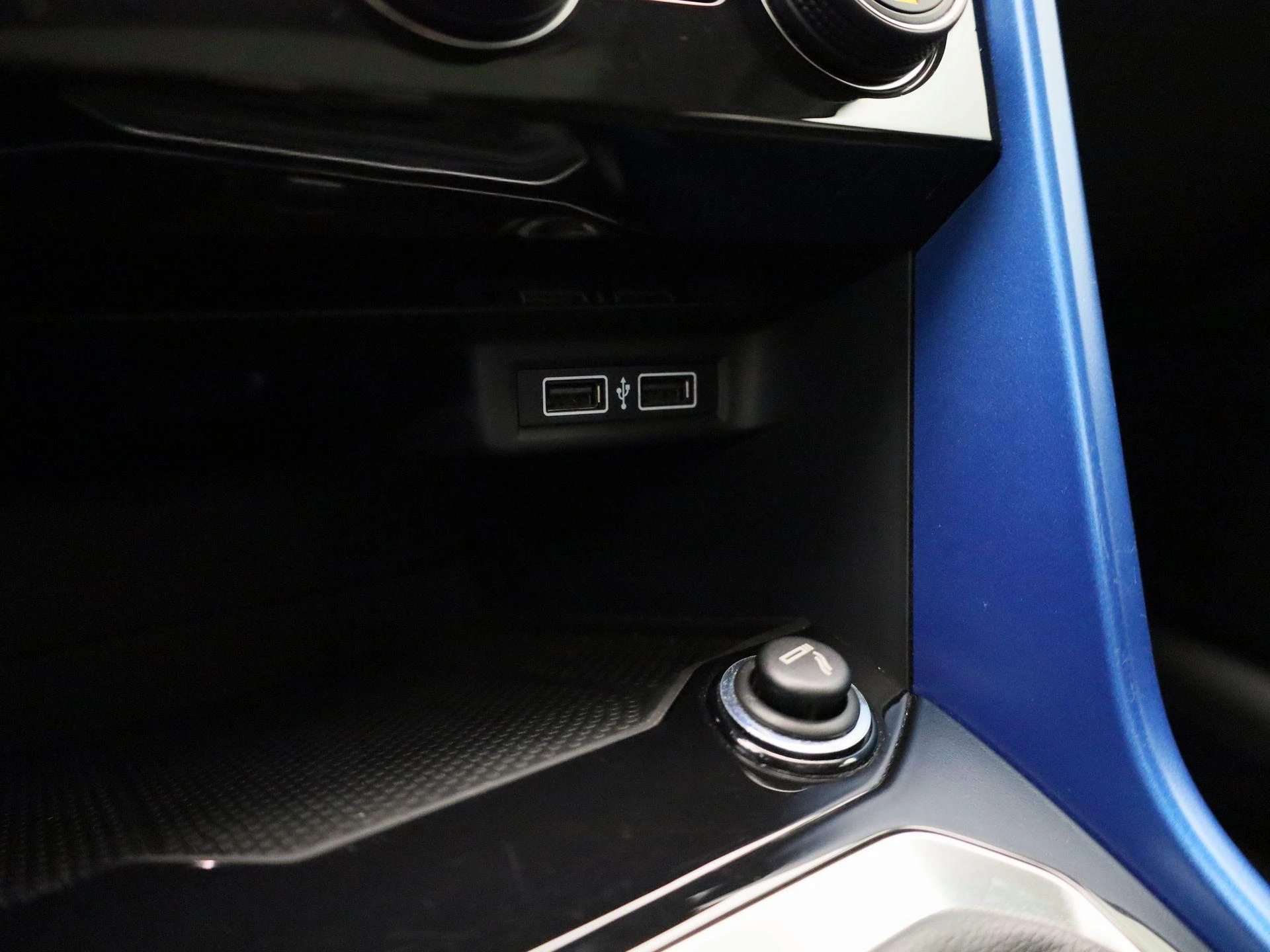 Volkswagen-T-Roc-image-25