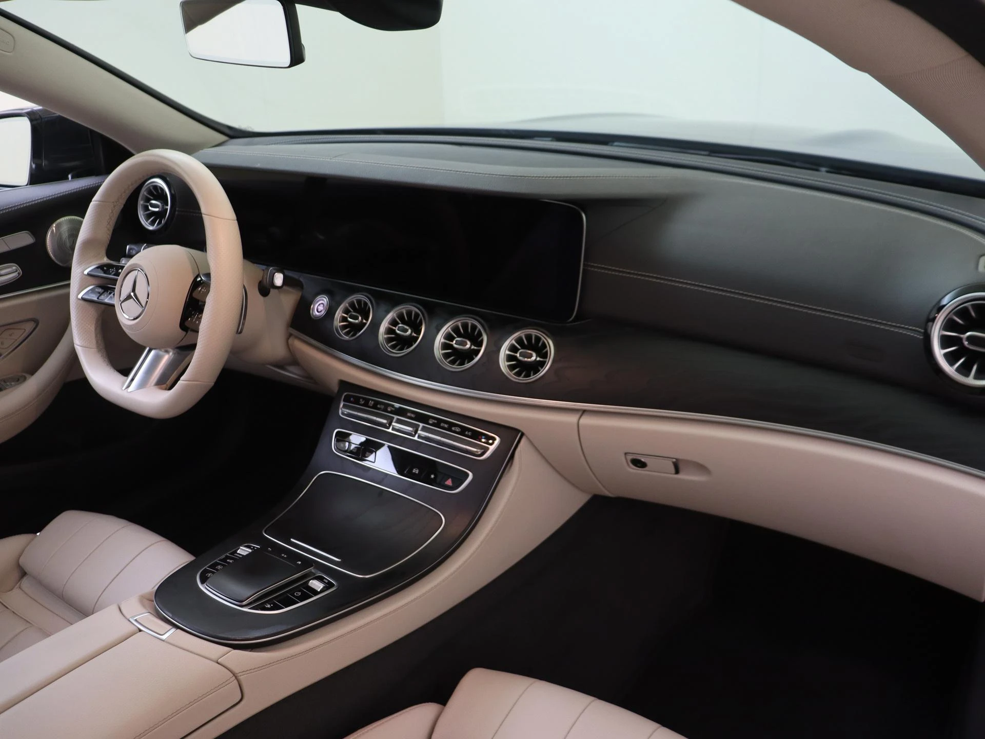 Mercedes-Benz-E-Klasse-image-4
