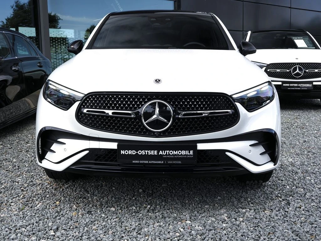 Mercedes-Benz-GLC 220 d-image-3