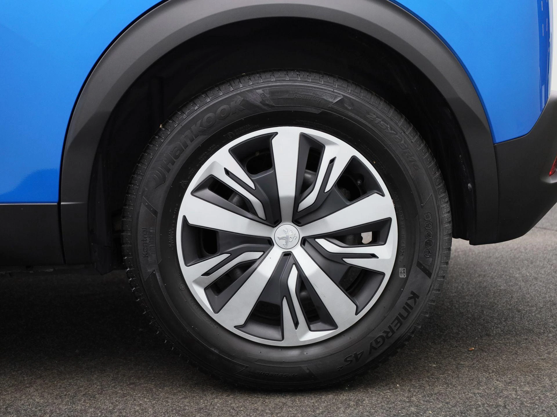 Peugeot-e-2008-image-12