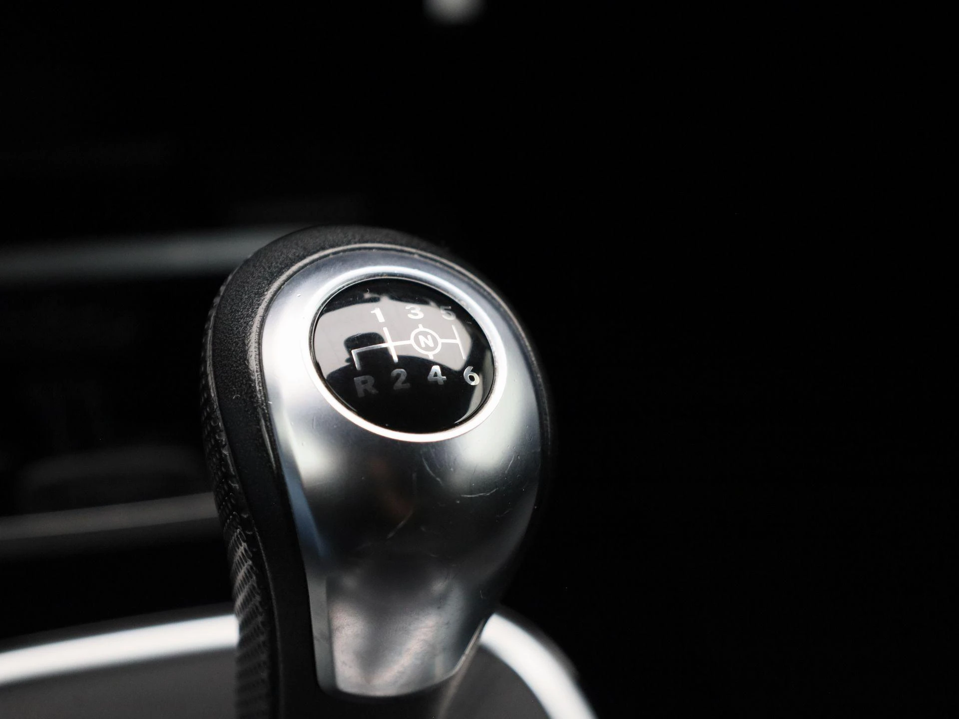 Mercedes-Benz-CLA-image-18