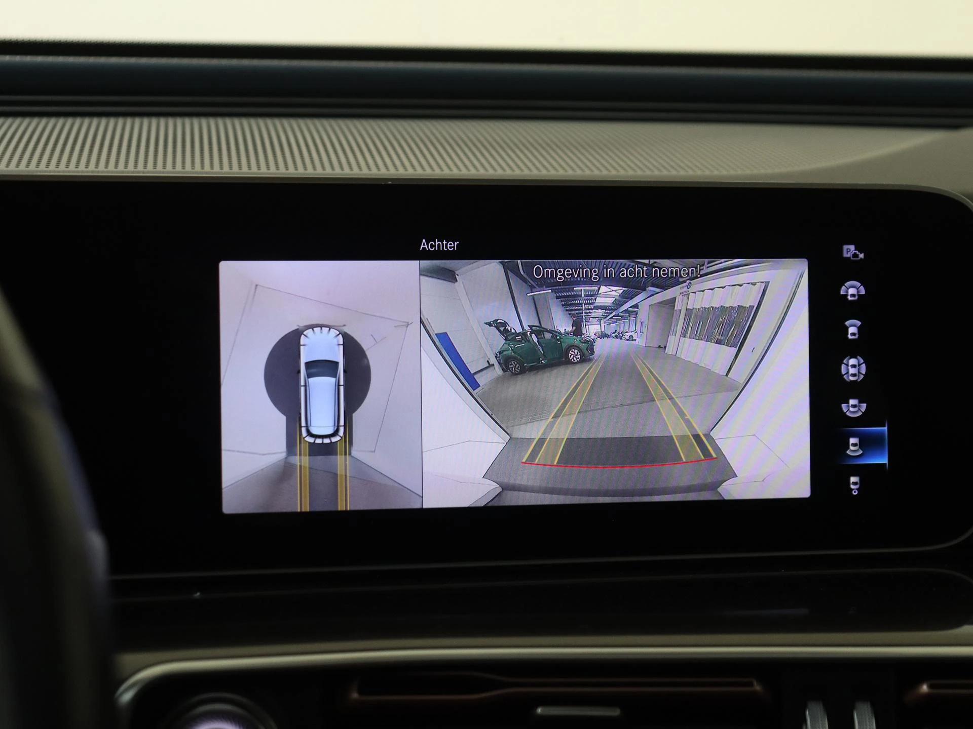 Mercedes-Benz-EQC-image-19