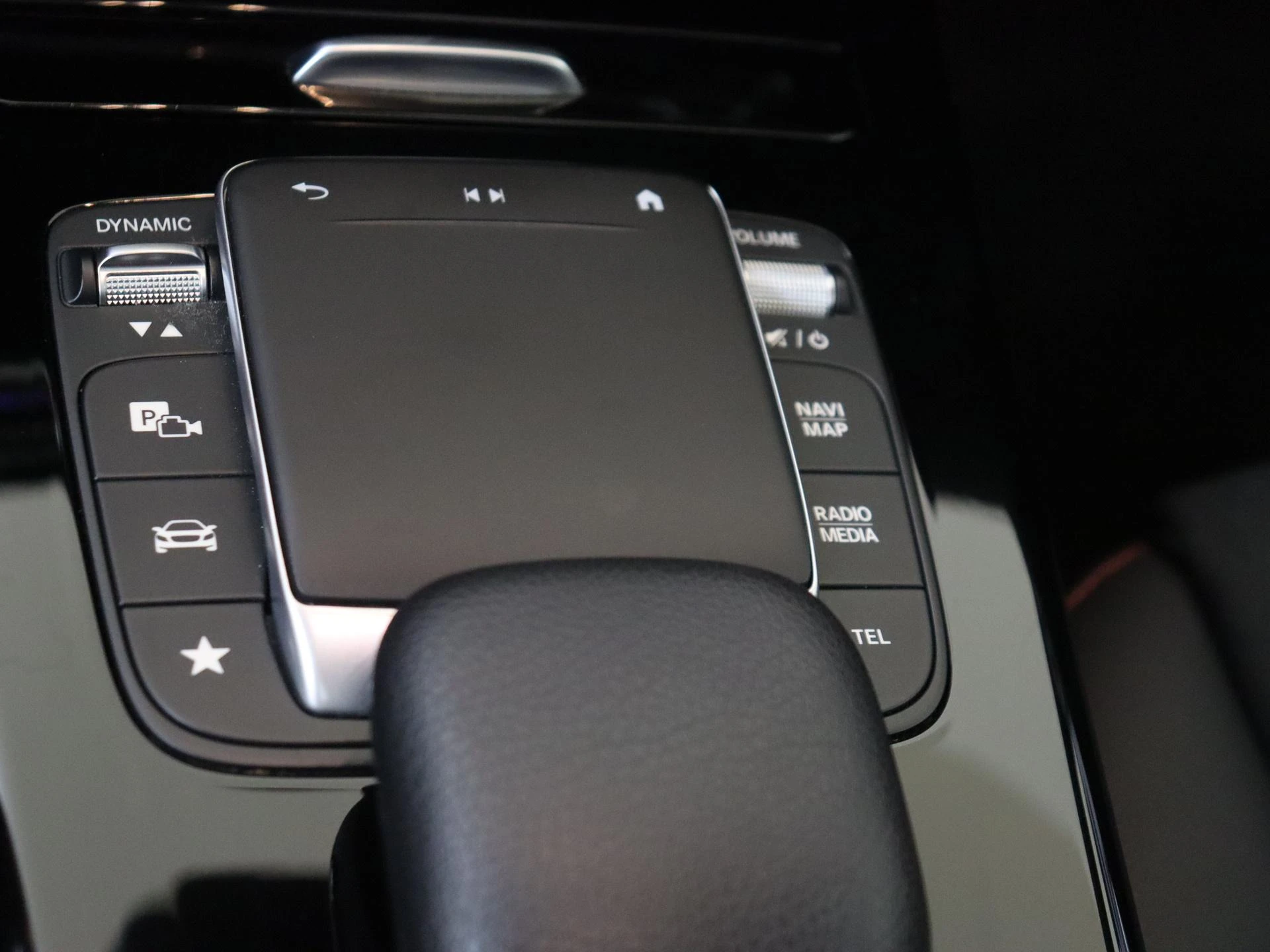 Mercedes-Benz-CLA-image-20