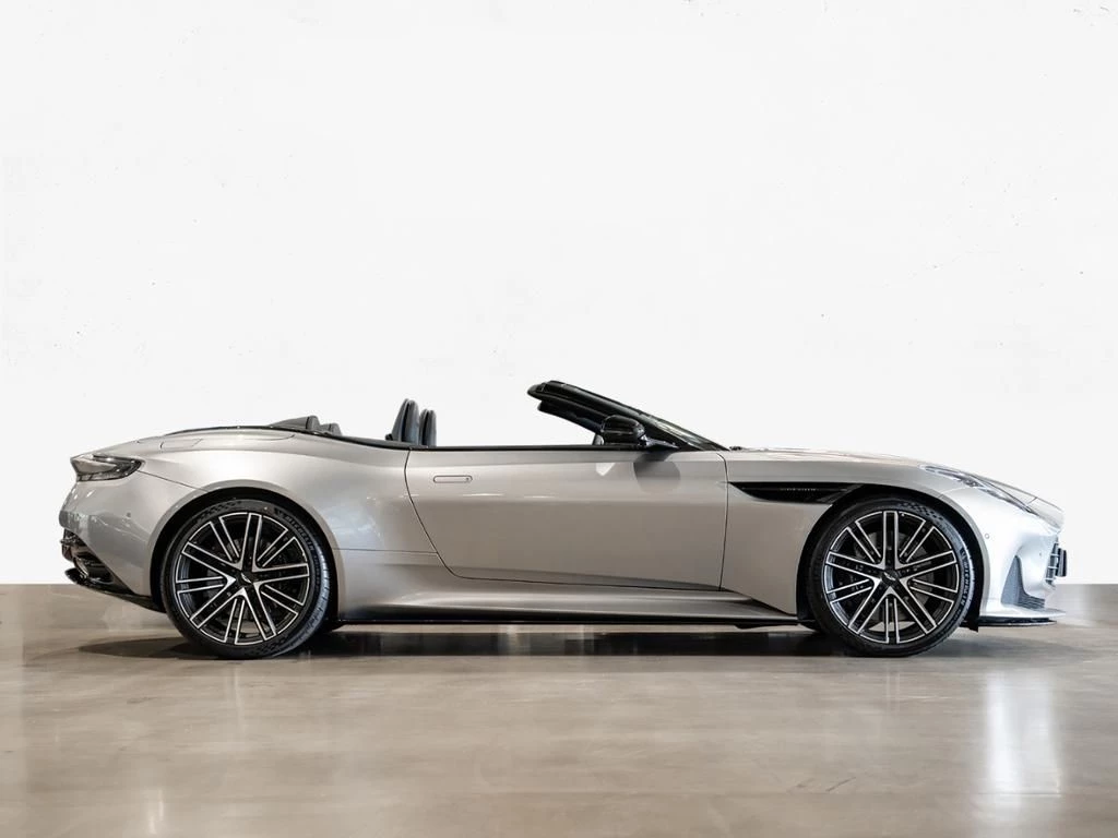 Aston Martin-DB12-image-13